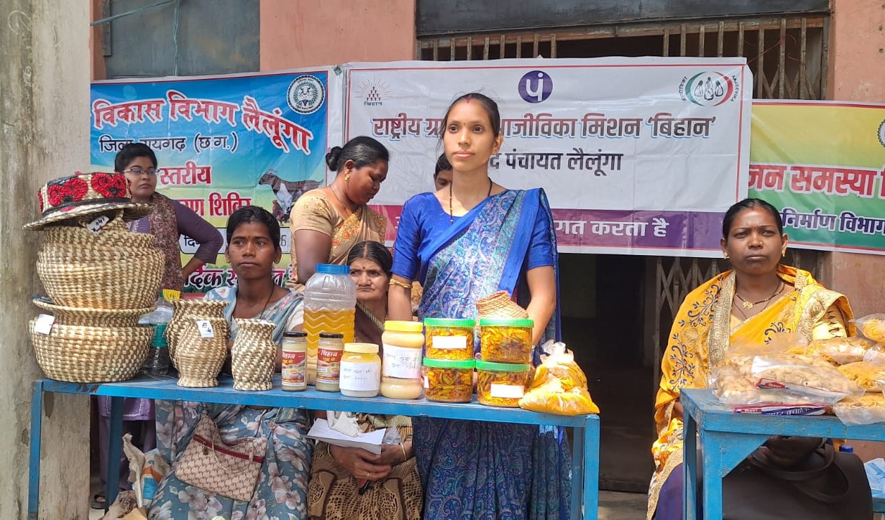 लैलूंगा की महिलाओं ने खड़ा किया खुद का रोजगार :&nbsp;दूध से घी-पनीर, वर्मी कम्पोस्ट और हाथों से टोकरी-हर हुनर बन रहा आय का जरिया