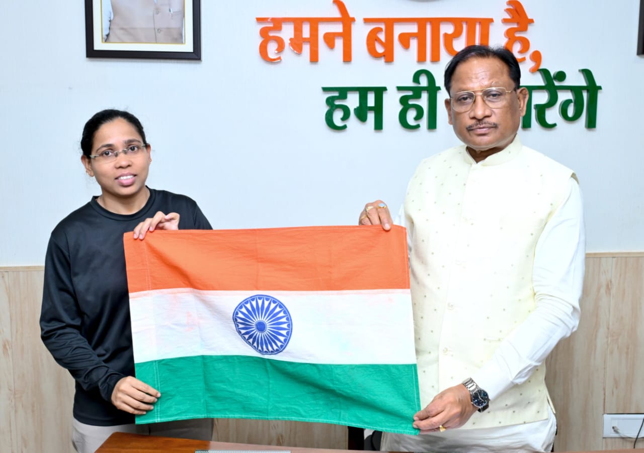 &ldquo;एवरेस्ट की बुलंदी पर तिरंगा लहराने निकली छत्तीसगढ़ की बेटी, मुख्यमंत्री विष्णु देव साय ने दी शुभकामनाएं &mdash; अमिता श्रीवास के हौसले को सलाम