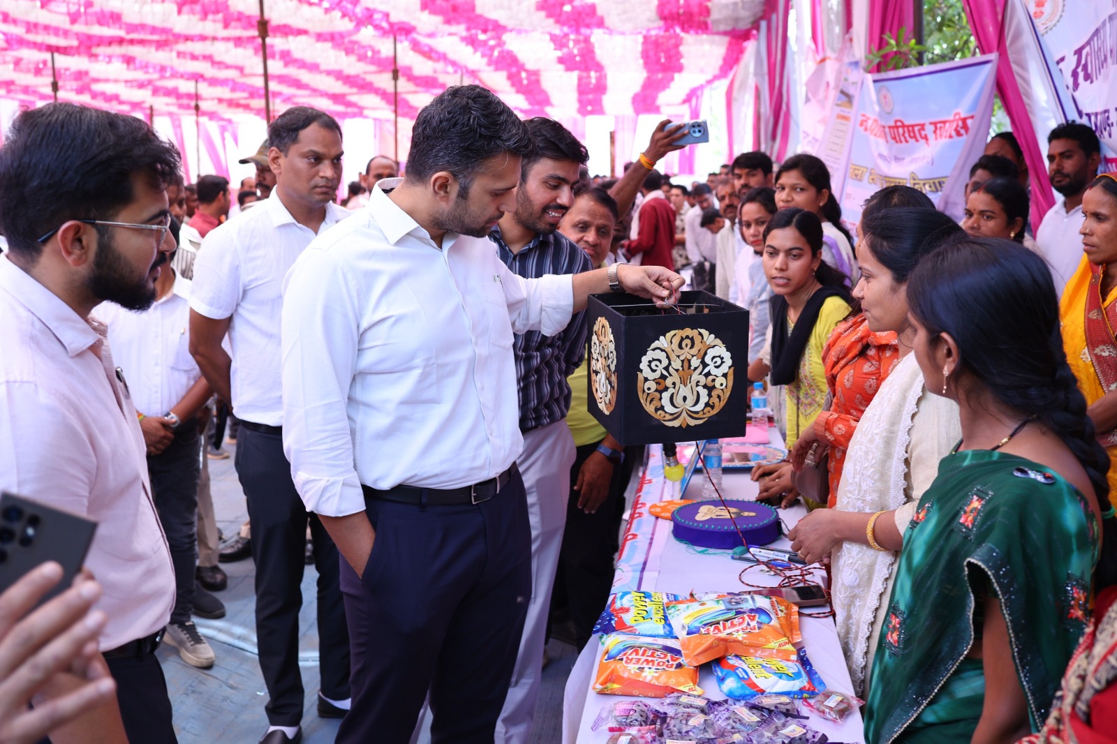 जनसामान्य के बीच पहुंचा प्रशासन, समस्याओं का हुआ त्वरित समाधान,स्वास्थ्य, पोषण, राजस्व एवं जनकल्याण सेवाओं का मिला एक मंच पर लाभ,बड़ी संख्या में हितग्राही हुए लाभान्वित