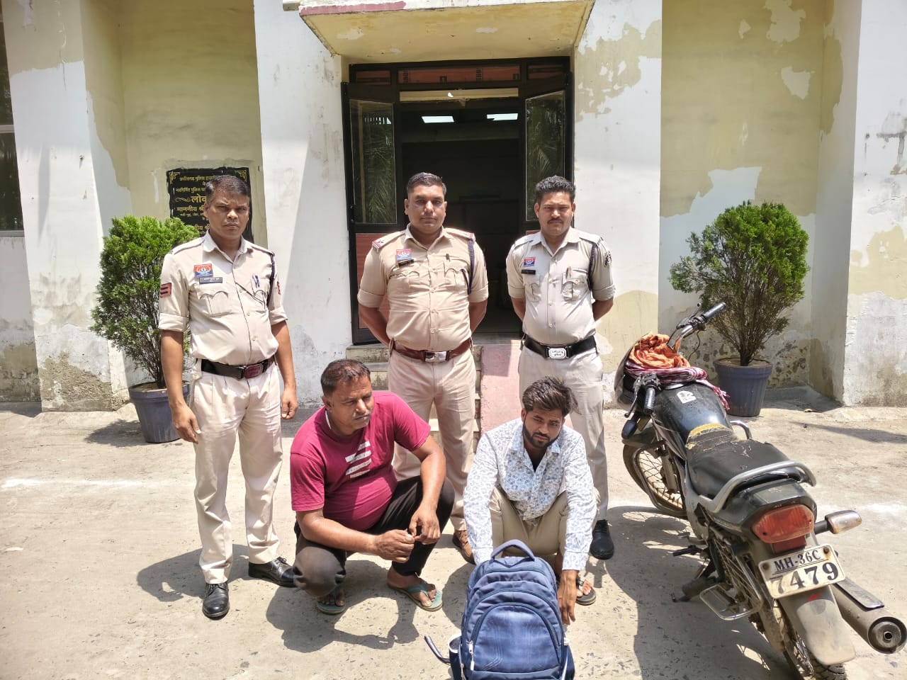  के सौदागरों पर पुलिस का शिकंजा&mdash;7 किलो गांजा, बाइक, मोबाइल और नकदी जब्त, संयुक्त टीमों की बड़ी सफलता