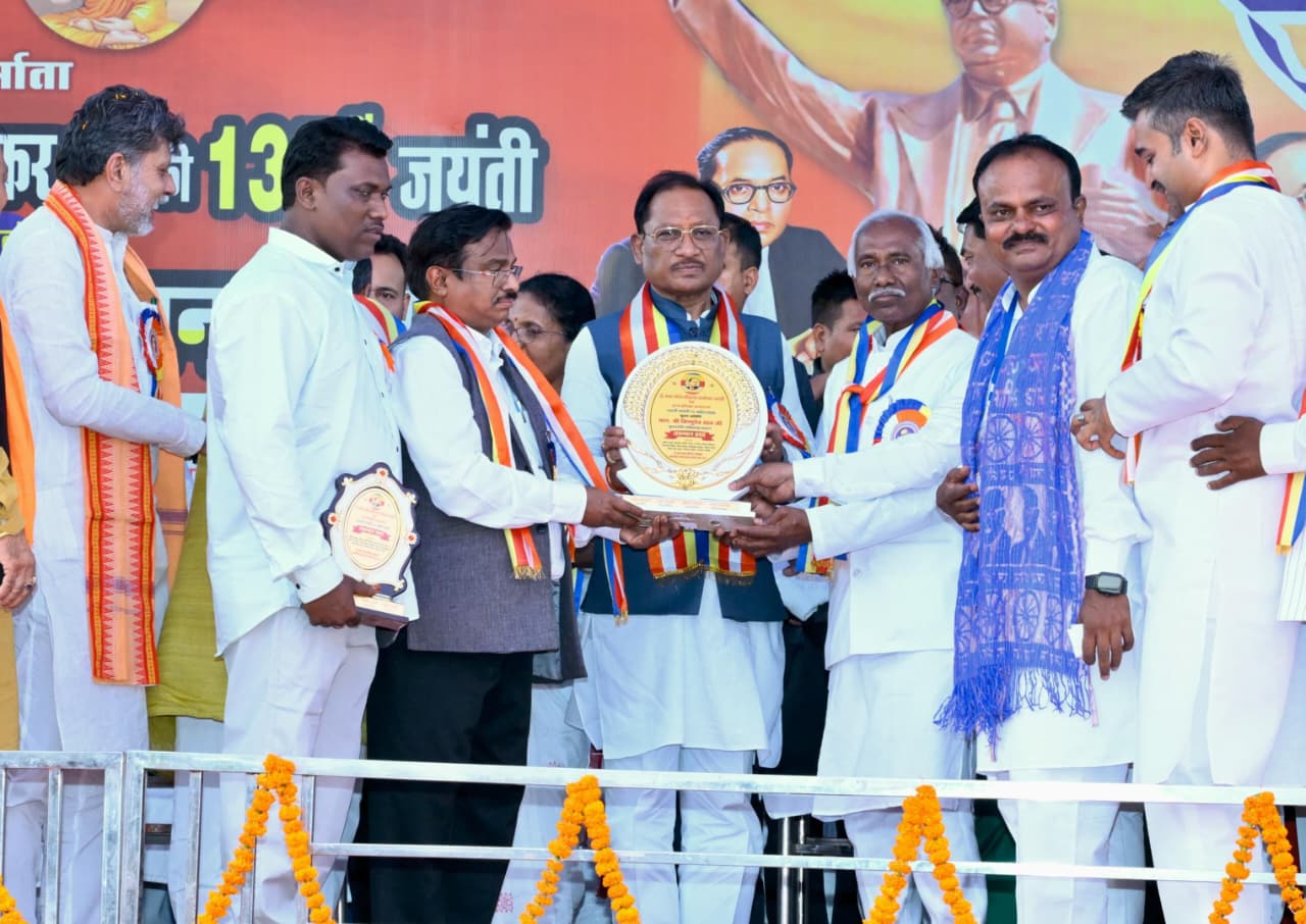 समाज में न्याय और समानता की प्रेरणा देता रहेगा बाबा साहेब का जीवन : मुख्यमंत्री,रायपुर में डॉ. भीमराव अंबेडकर की 21 फीट ऊंची प्रतिमा का भव्य अनावरण