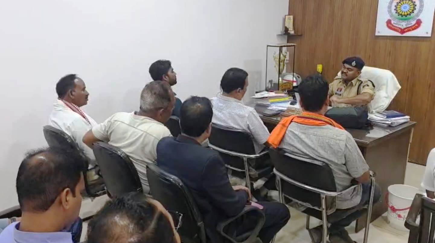 शादी सीजन में जाम पर सख्ती&mdash;रायगढ़ ट्रैफिक डीएसपी की मैरिज गार्डन संचालकों संग बड़ी बैठक, अब बिना प्लानिंग नहीं होंगे आयोजन