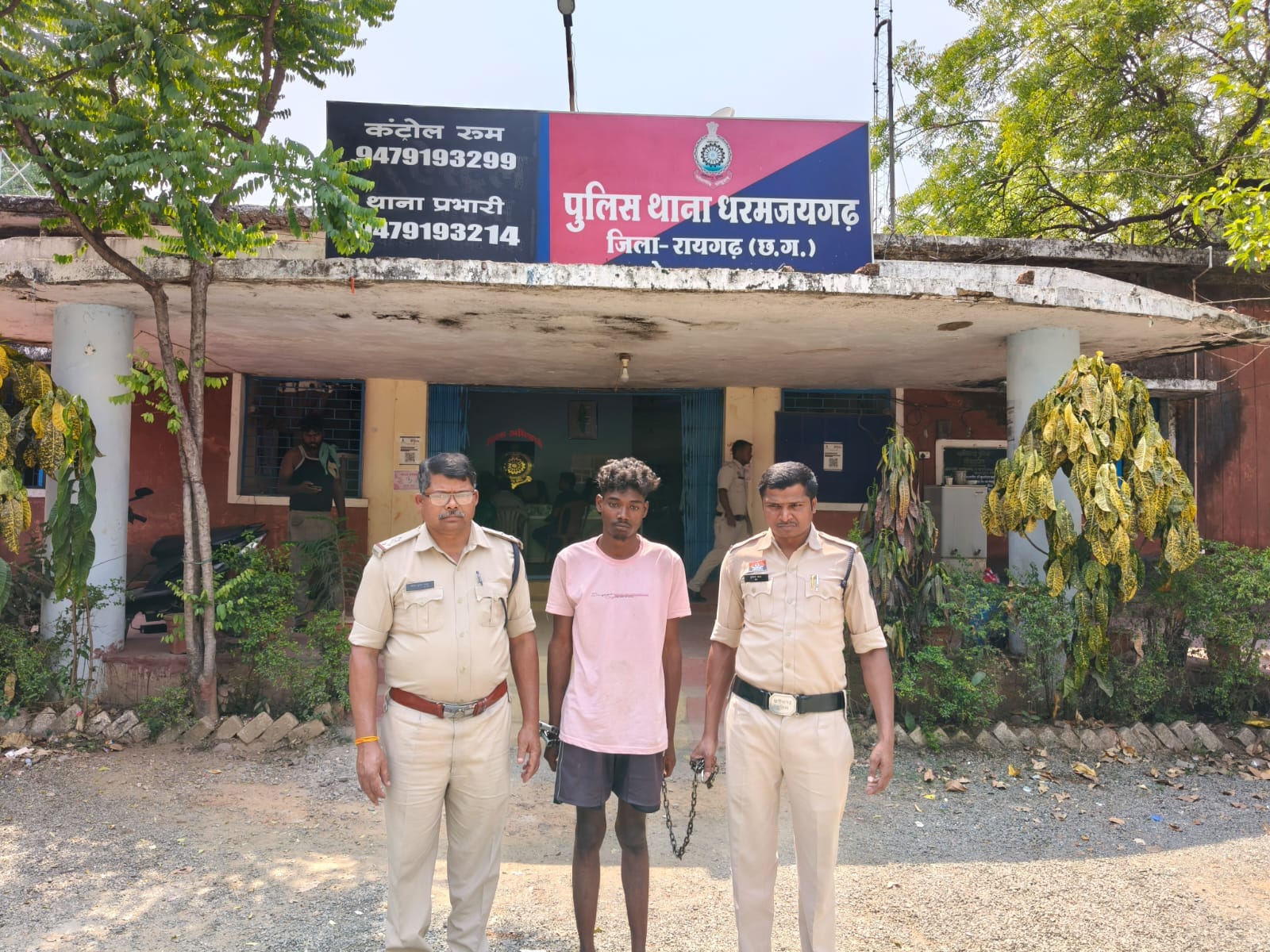  की ममता पर बेटे का खून सवार! पारिवारिक नाराजगी ने लिया खौफनाक रूप&mdash;फावड़े से वार कर मां की बेरहमी से हत्या, पिता पर भी जानलेवा हमला कर मचाई सनसनी