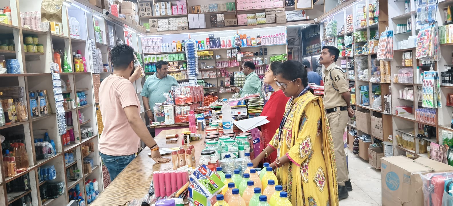 रायगढ़ में कॉस्मेटिक दुकानों पर सघन जांच, नियमों के पालन के दिए निर्देश ,सही दवा, शुद्ध आहार&rdquo; अभियान के तहत 11 मई तक चलेगा विशेष अभियान