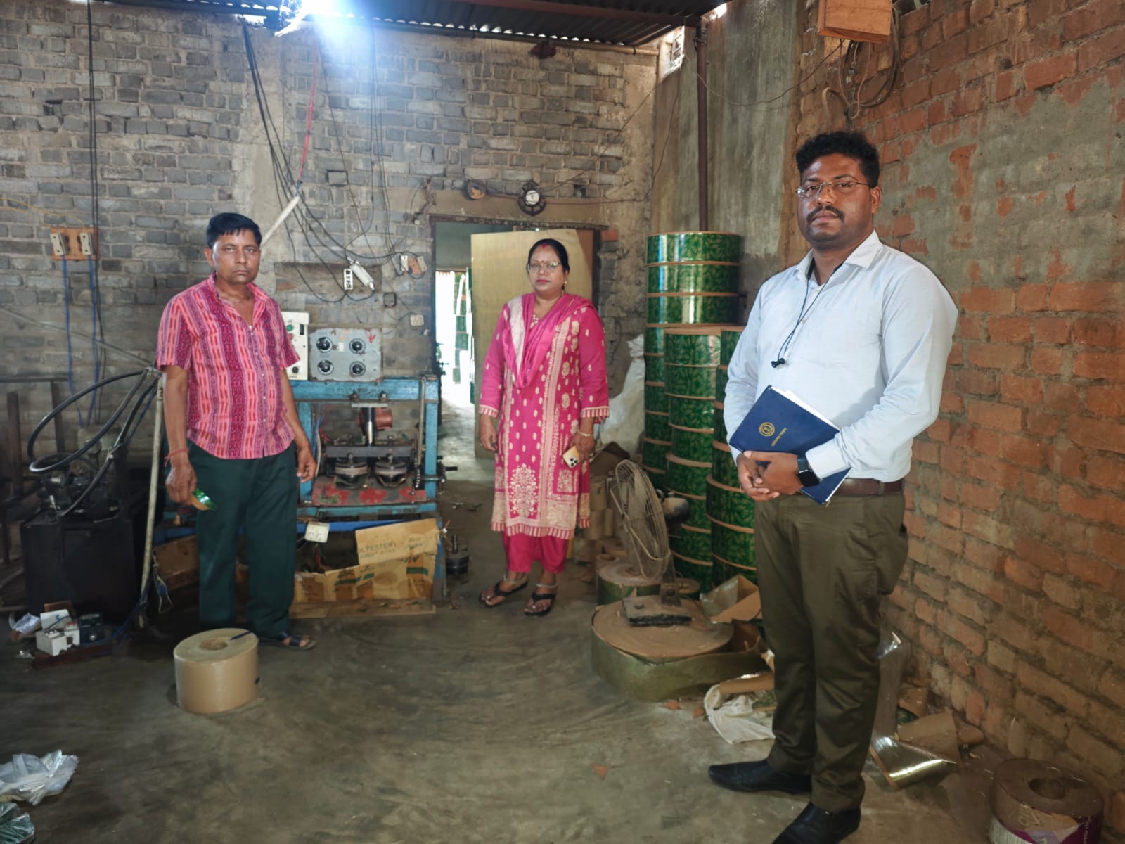 रोजगार योजनाओं की जमीनी हकीकत परखने पहुंचे प्रबंध संचालक, हितग्राहियों से किया सीधा संवाद ,युवा उद्यमियों के नवाचार को सराहा, व्यवसाय विस्तार के दिए व्यावहारिक सुझाव