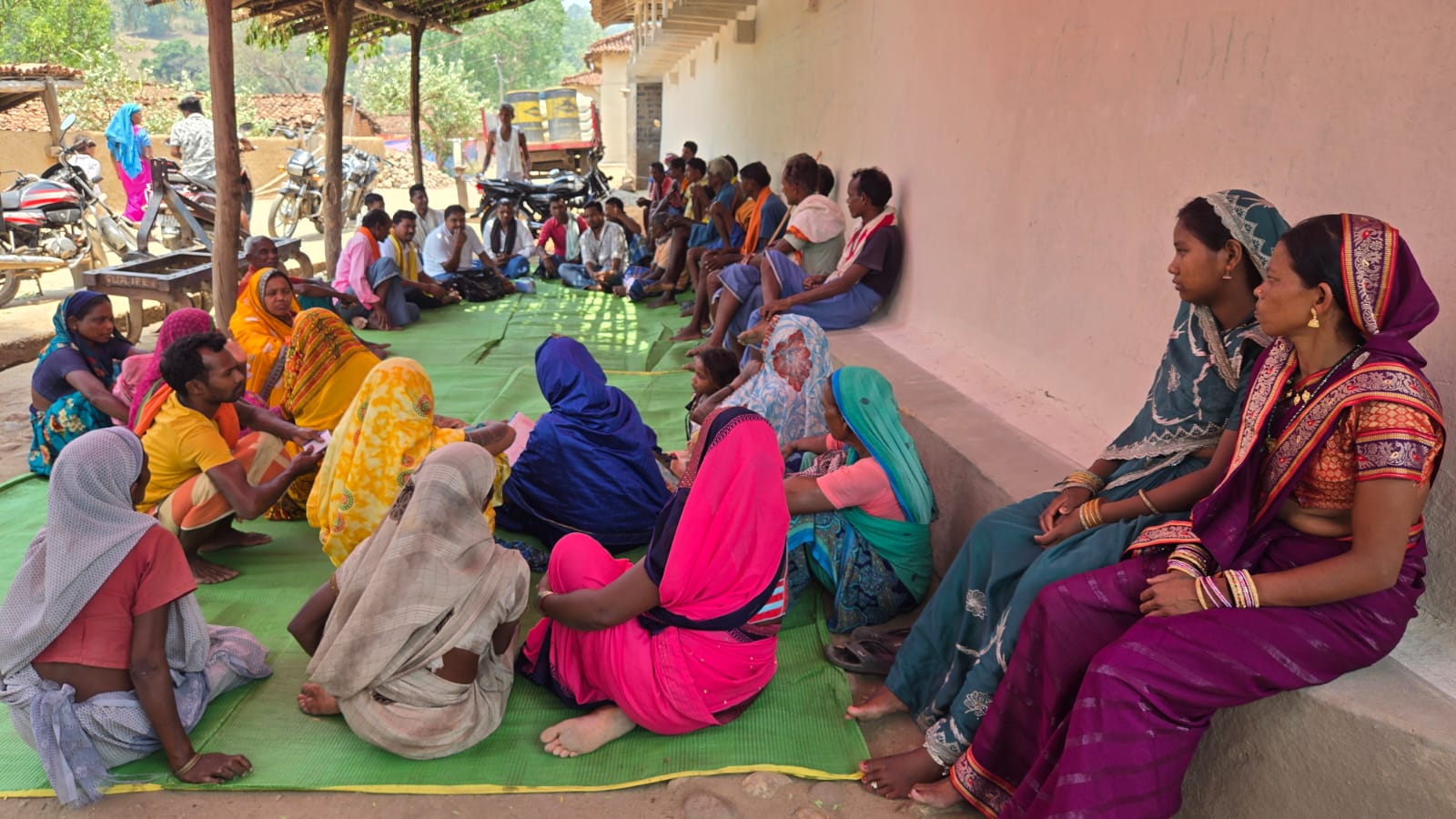 कलेक्टर मयंक चतुर्वेदी के निर्देश पर सभी ग्राम पंचायतों में हुई विशेष ग्राम सभाएं, ठोस एवं तरल अपशिष्ट प्रबंधन नियम का हुआ वाचन, ग्रामीणों को दिलाई गई स्वच्छता शपथ