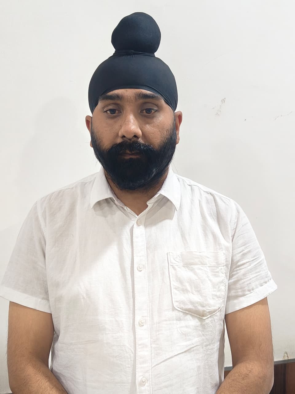 &ldquo;ऑपरेशन अंकुश&rdquo; का रायगढ़ में बड़ा धमाका : ऑनलाइन IPL सट्टा सिंडिकेट का अहम खाईवाल जसमीत बग्गा उर्फ गुड्डा सरदार SSP ऑफिस पहुंचा, पुलिस के सामने किया सरेंडर