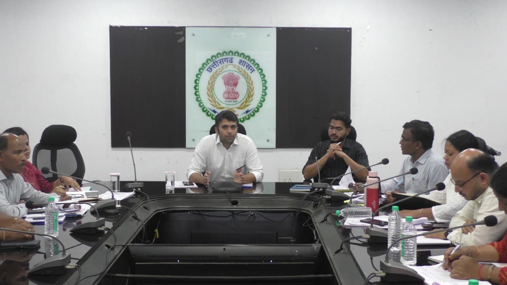 आयुष्मान कार्ड से सभी पात्र हितग्राहियों को मिले बेहतर उपचार सुविधा-कलेक्टर ,हाई रिस्क प्रेग्नेंसी की समय पर पहचान, एनआरसी बच्चों की सतत मॉनिटरिंग पर दिया जोर