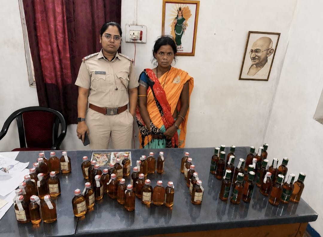 अवैध शराब कारोबार पर आबकारी विभाग का बड़ा प्रहार, विदेशी शराब से लेकर हाथ भट्टी महुआ शराब तक भारी मात्रा में जब्ती, 675 किलो महुआ लाहन नष्ट कर आरोपी को भेजा गया जेल