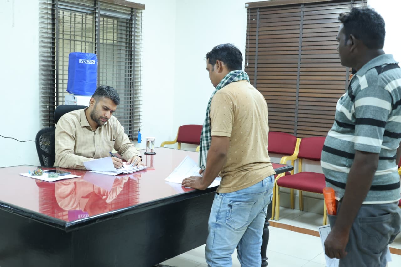 जनदर्शन में कलेक्टर मयंक चतुर्वेदी ने शिकायतों पर लिया त्वरित संज्ञान, आयुष्मान गड़बड़ी से लेकर अवैध रेत खनन तक कई मामलों में मौके पर जांच के दिए सख्त निर्देश