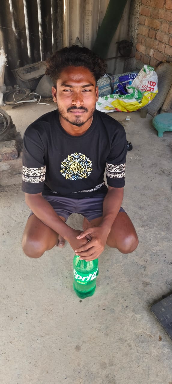सुशासन तिहार में मिली शिकायत पर आबकारी विभाग की बड़ी कार्रवाई : पड़ीगांव में दबिश देकर 2 लीटर अवैध महुआ शराब जब्त, आरोपी पर आबकारी एक्ट के तहत केस दर्ज