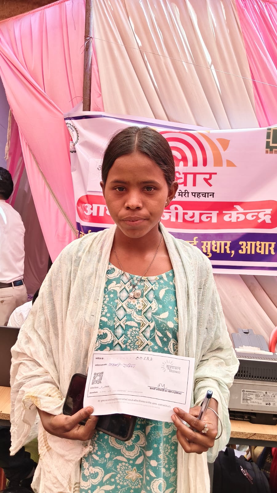 सुशासन तिहार बना ग्रामीणों के लिए स्वास्थ्य सुरक्षा का भरोसेमंद अभियान, गांव-गांव पहुंचकर मौके पर बन रहे आयुष्मान कार्ड