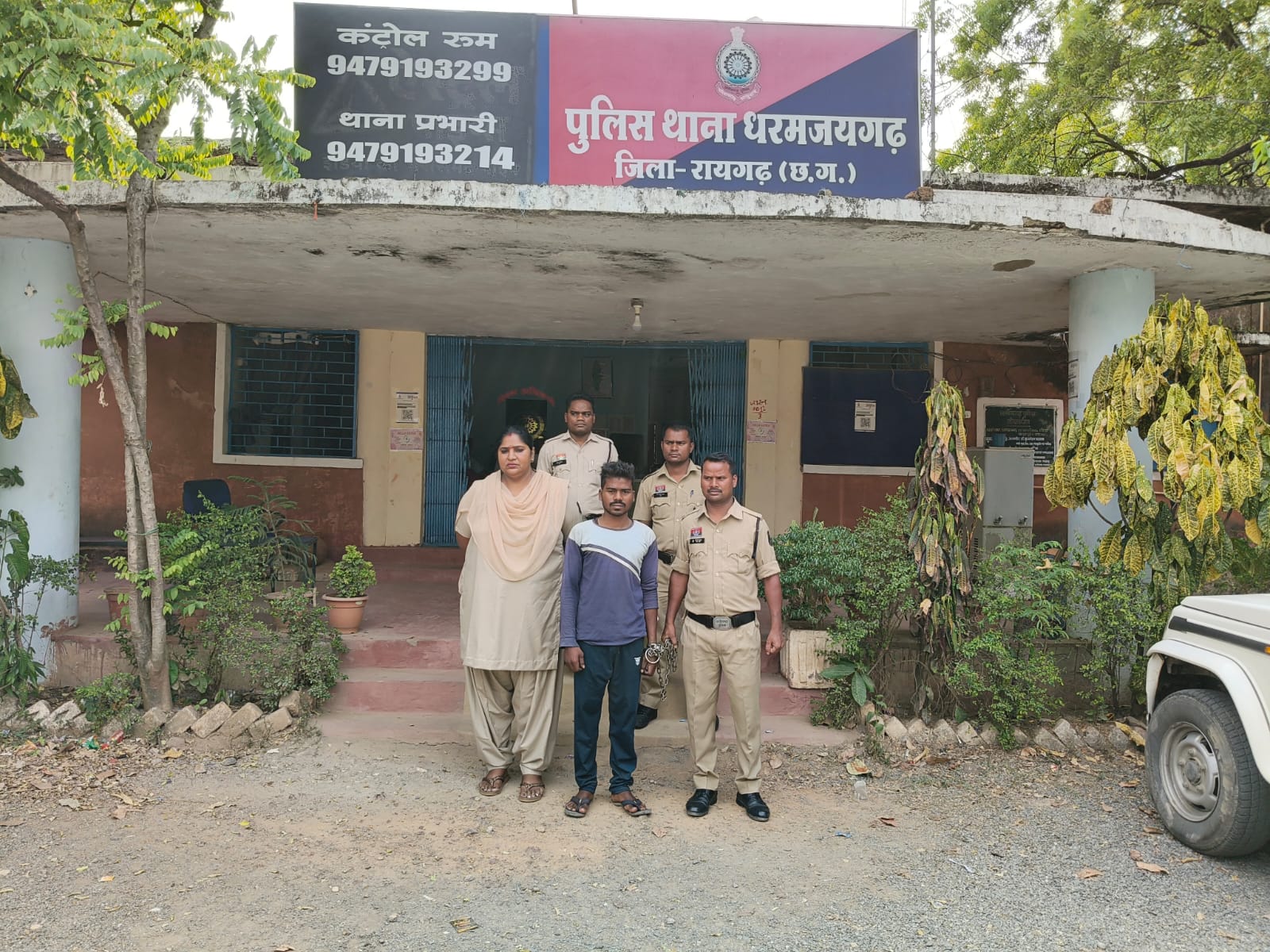 अभियान संवेदना के तहत रायगढ़ पुलिस की बड़ी कार्रवाई: महिला से दुष्कर्म के आरोप में फरार युवक गिरफ्तार, धरमजयगढ़ पुलिस ने छाल के तरेकेला में दी दबिश, न्यायिक रिमांड पर भेजा गया आरोपी"