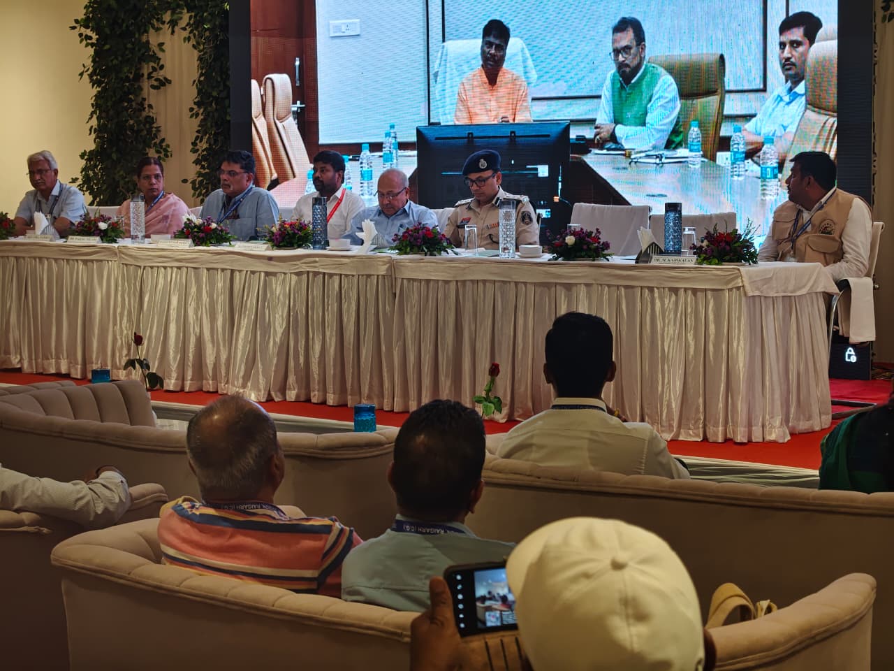 छत्तीसगढ़ में हाथियों की बढ़ती संख्या बनी बड़ी सफलता की कहानी, 4 साल में 240 से 450 पहुंचे गजराज; वन मंत्री केदार कश्यप ने मानव-हाथी संघर्ष रोकने और वैज्ञानिक प्रबंधन के लिए राष्ट्रीय कार्यशाला का किया शुभारंभ