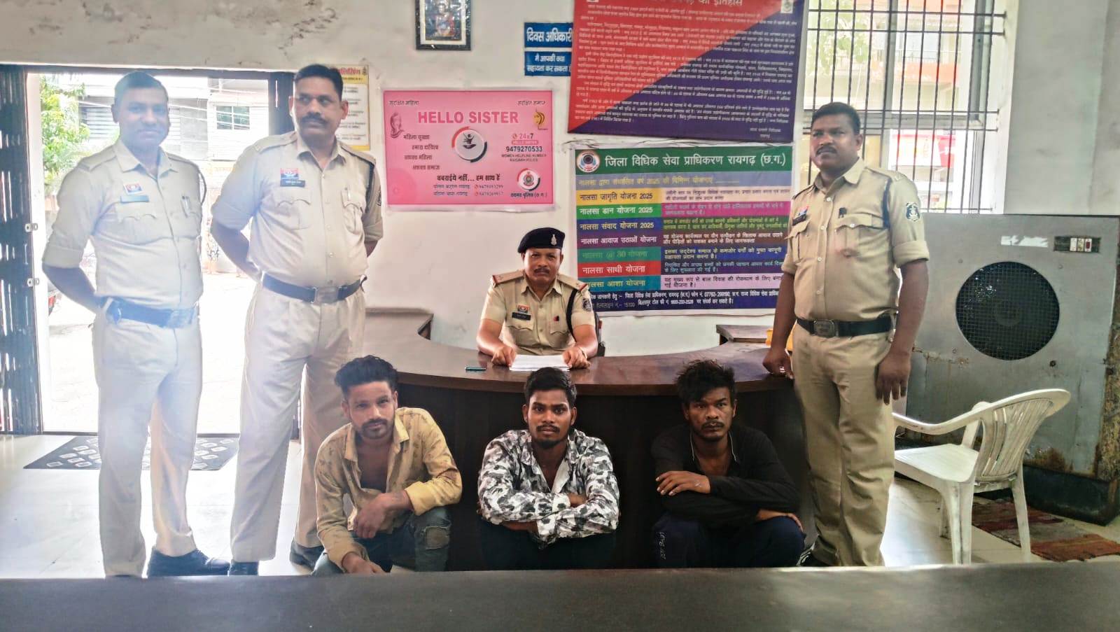 रायगढ़ में लूटेरों पर पुलिस का शिकंजा: शराब भट्टी के पास युवक से मोबाइल और नकदी लूटने वाले तीन बदमाश 48 घंटे में गिरफ्तार, लूटा गया मोबाइल भी बरामद