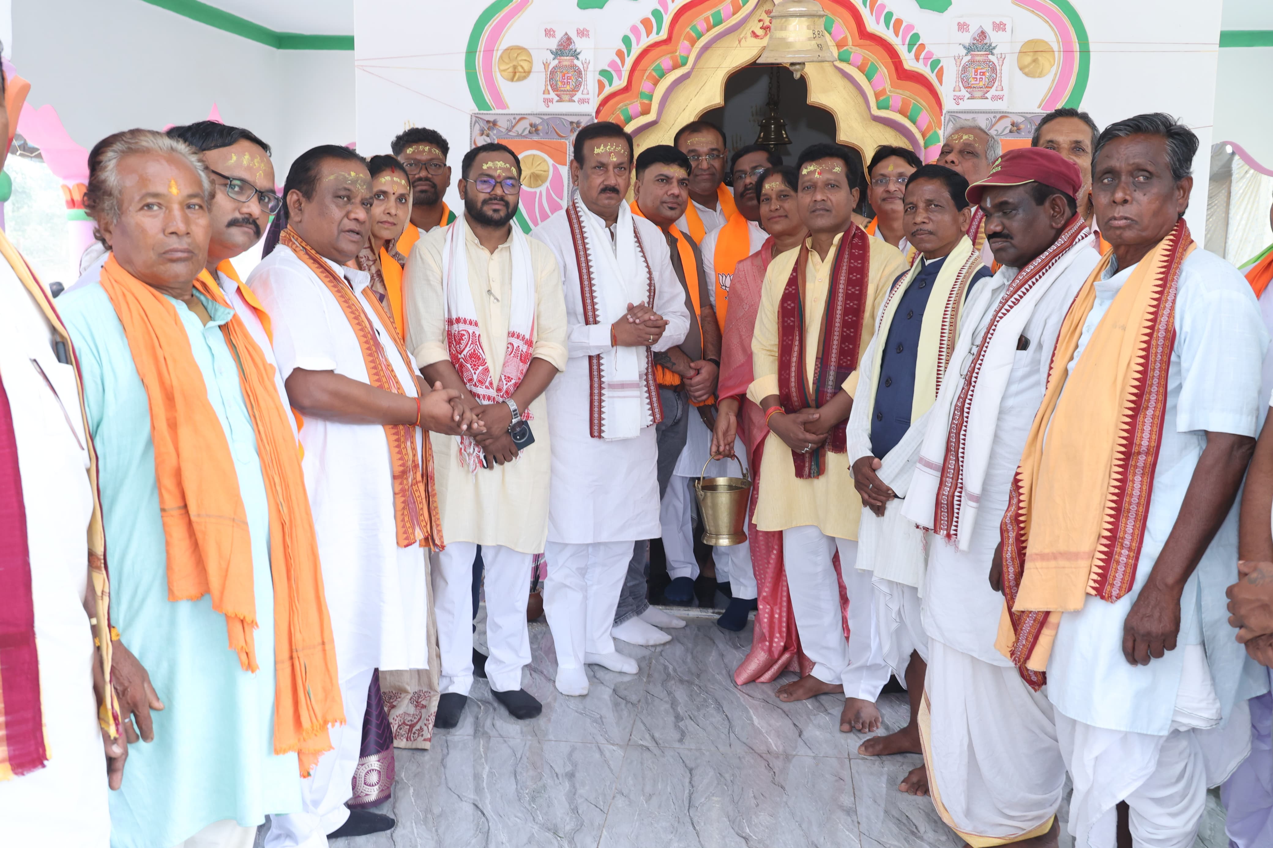 भुईंयापानी में शिव मंदिर प्राण-प्रतिष्ठा महोत्सव ने रचा आस्था का नया इतिहास, हर-हर महादेव के जयघोष से गूंजा पूरा क्षेत्र, सांसद राधेश्याम राठिया और देवेन्द्र प्रताप सिंह ने बताया संस्कृति, संस्कार और सामाजिक एकता का महापर्व