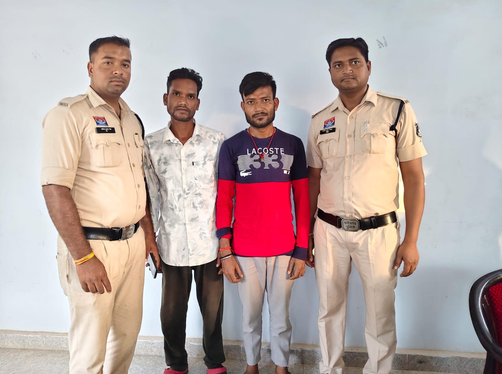 शराब के लिए पैसे मांगना पड़ा महंगा: मजदूर से मारपीट कर 1000 रुपये लूटने वाले दो बदमाश चढ़े खरसिया पुलिस के हत्थे, नगदी और मोबाइल बरामद, भेजे गए जेल