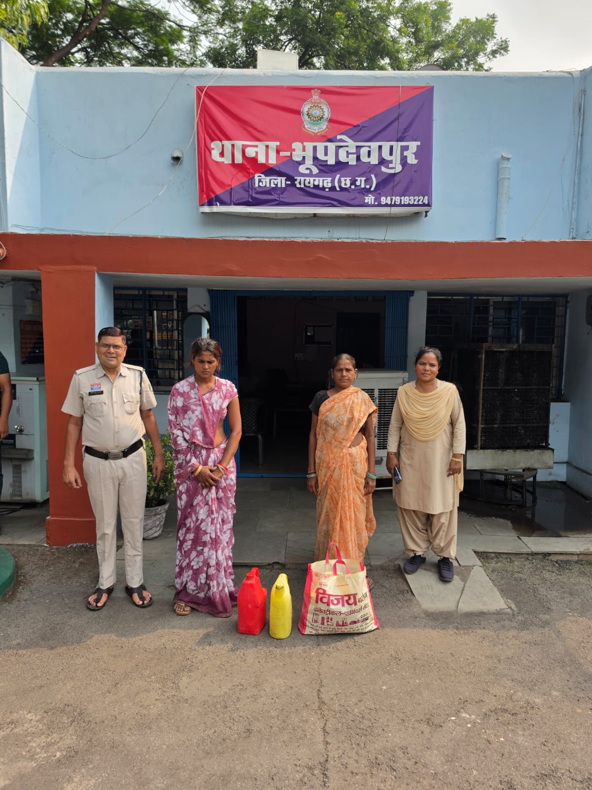 भूपदेवपुर पुलिस का अवैध शराब कारोबार पर डबल स्ट्राइक: 17 लीटर महुआ शराब जब्त, दो महिला तस्कर गिरफ्तार&nbsp;