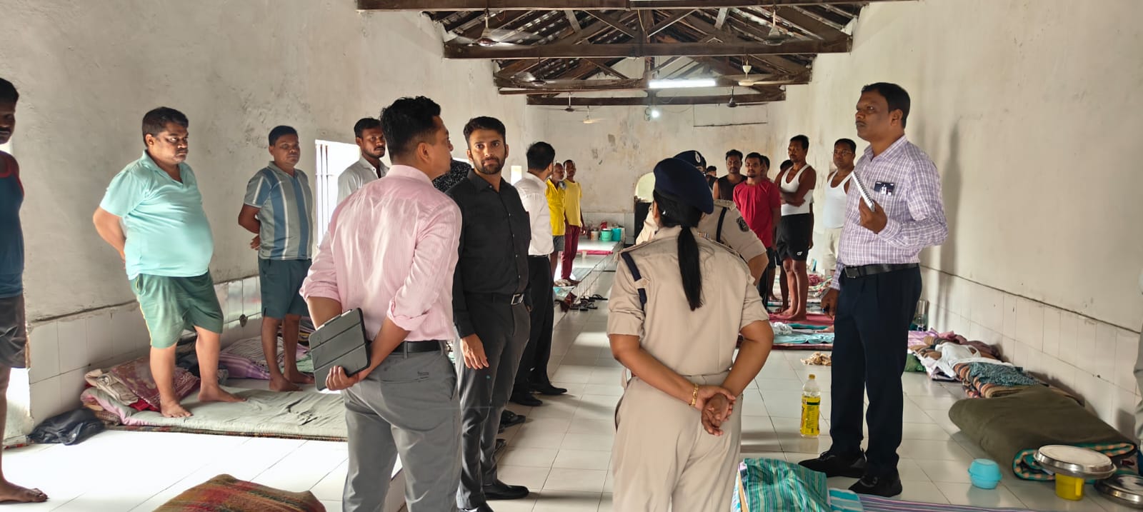 रायगढ़ जिला जेल में कलेक्टर-एसएसपी का अचानक निरीक्षण, सुरक्षा व्यवस्था से लेकर बंदियों की सुविधाओं तक हर पहलू की बारीकी से जांच, अवैध गतिविधियों और प्रतिबंधित सामग्री पर जीरो टॉलरेंस का सख्त संदेश