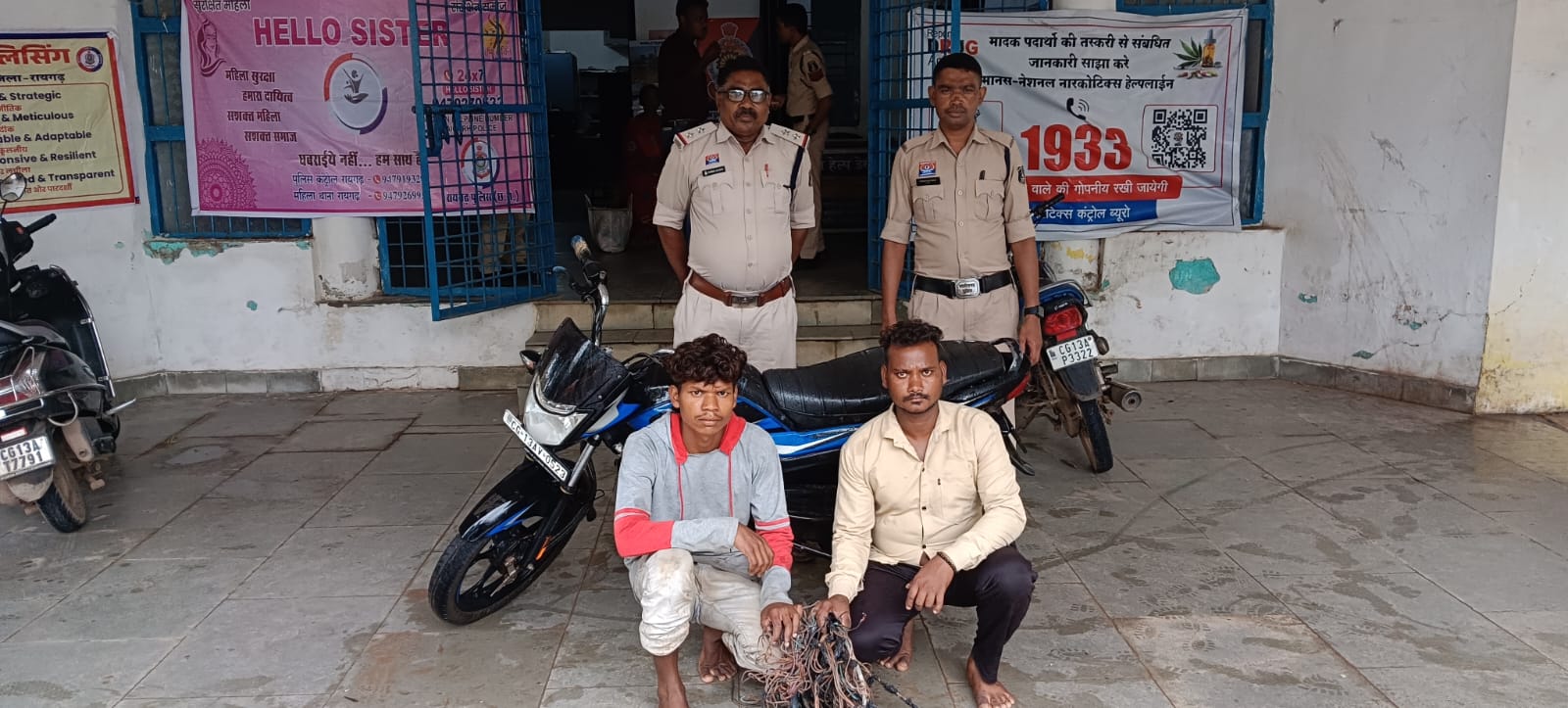 खेतों में केबल वायर चोरी का खुलासा: पुसौर पुलिस ने दो शातिर चोर दबोचे, तांबे का तार और बाइक जब्त