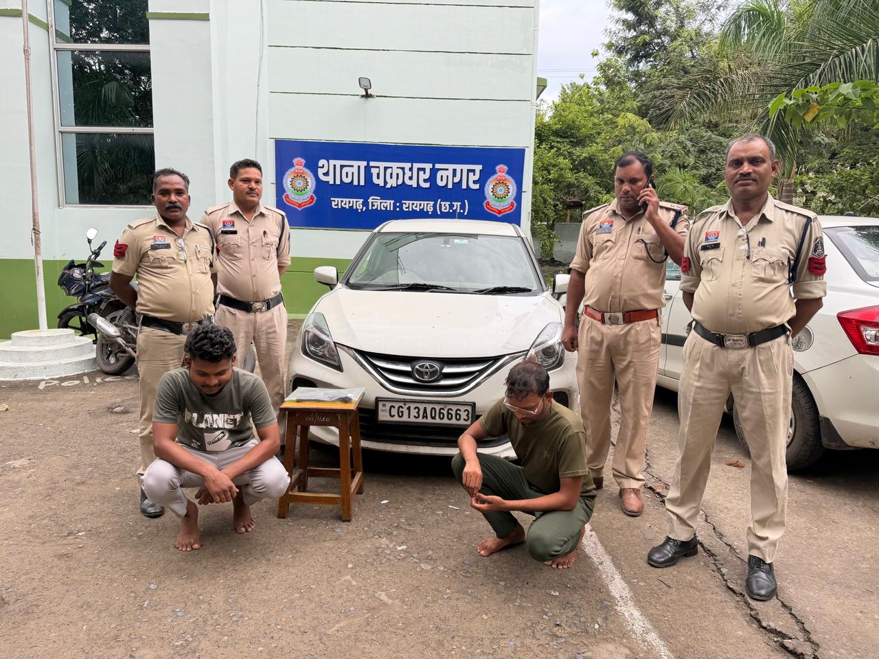कार से देशी कट्टा बरामद, दो आरोपी गिरफ्तार, हथियार सप्लाई नेटवर्क की जांच शुरू