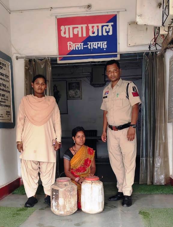 ऑपरेशन आघात के तहत छाल पुलिस की बड़ी कार्रवाई, 30 लीटर महुआ शराब के साथ महिला गिरफ्तार