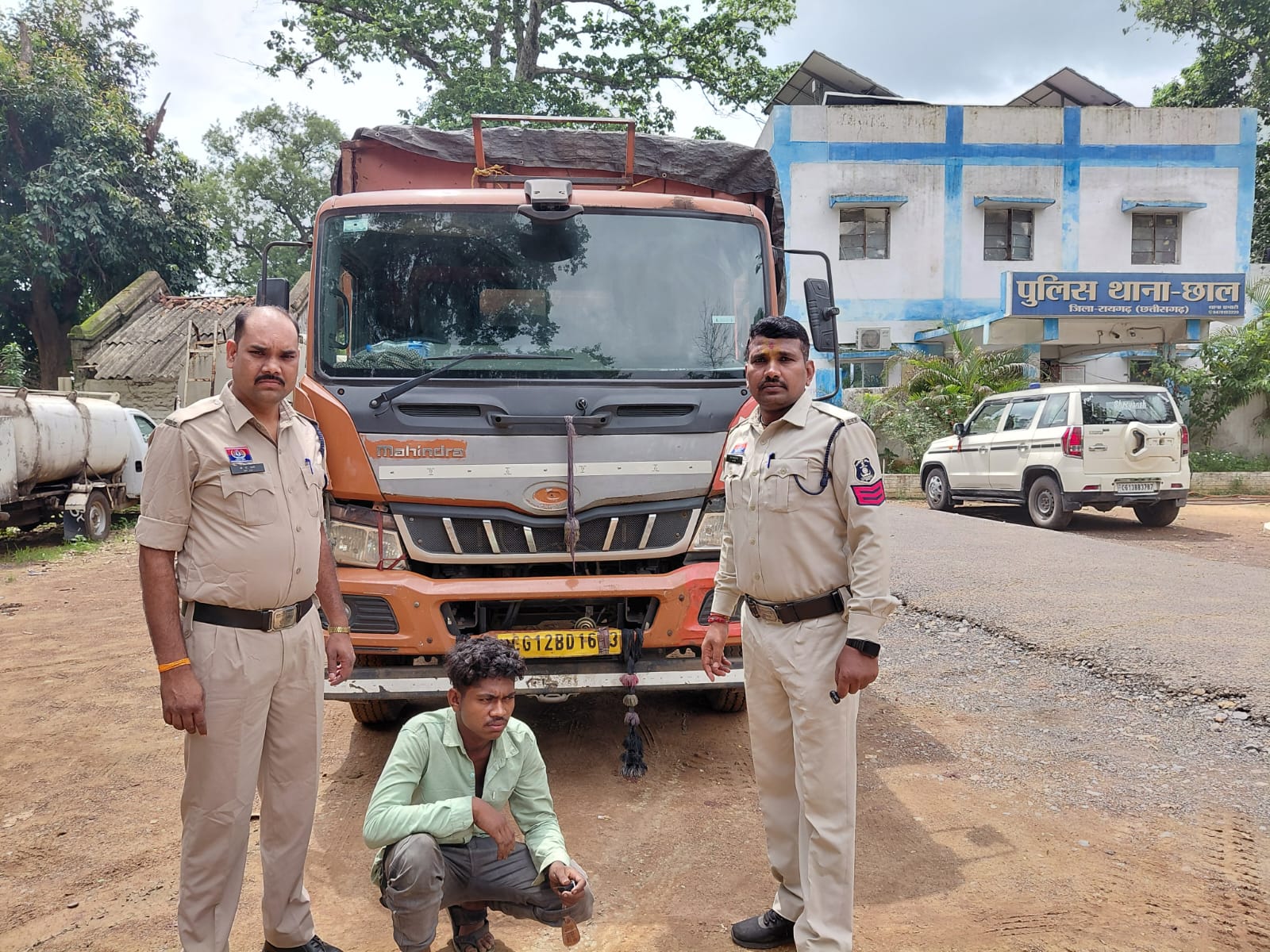 ऑपरेशन प्रहार: छाल पुलिस का बड़ा एक्शन, 8.5 टन संदिग्ध लोहे का कबाड़ और 22 लाख की संपत्ति जब्त