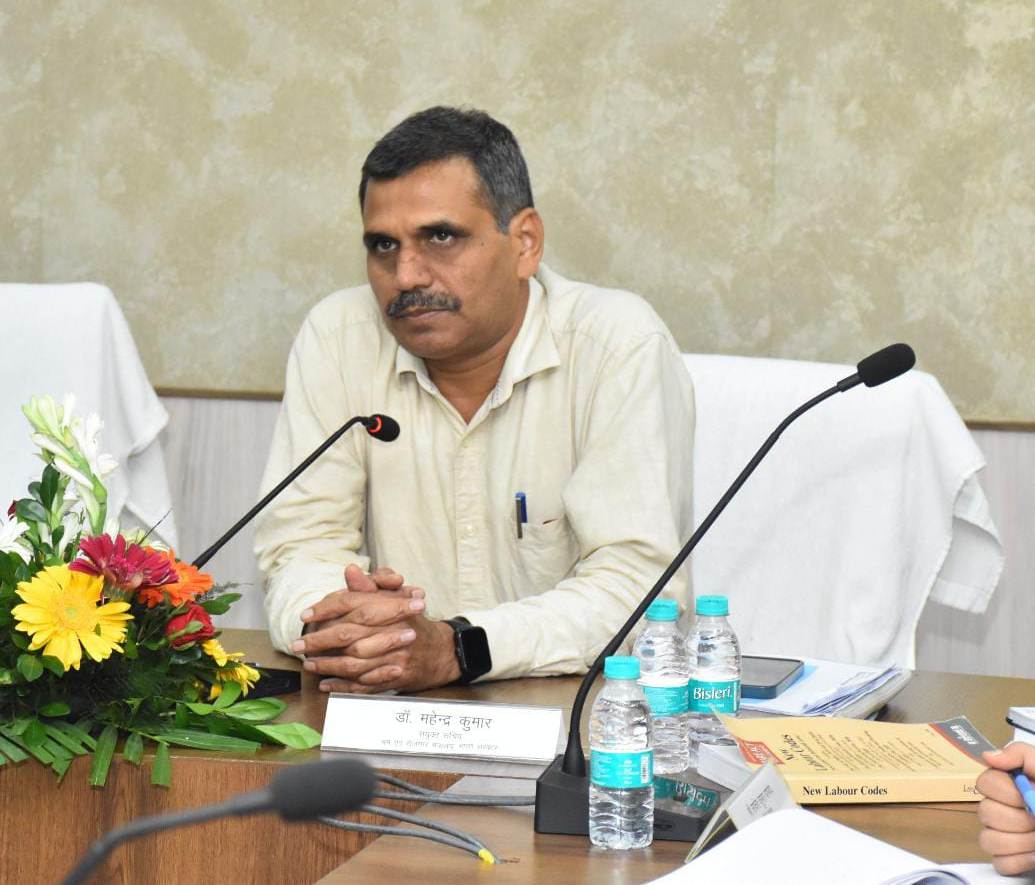छत्तीसगढ़ में नई श्रम संहिताओं के प्रभावी क्रियान्वयन की तैयारियां अंतिम चरण में, केंद्र सरकार ने समीक्षा बैठक में श्रमिक हितों, सामाजिक सुरक्षा और डिजिटल सुधारों पर दिया विशेष जोर
