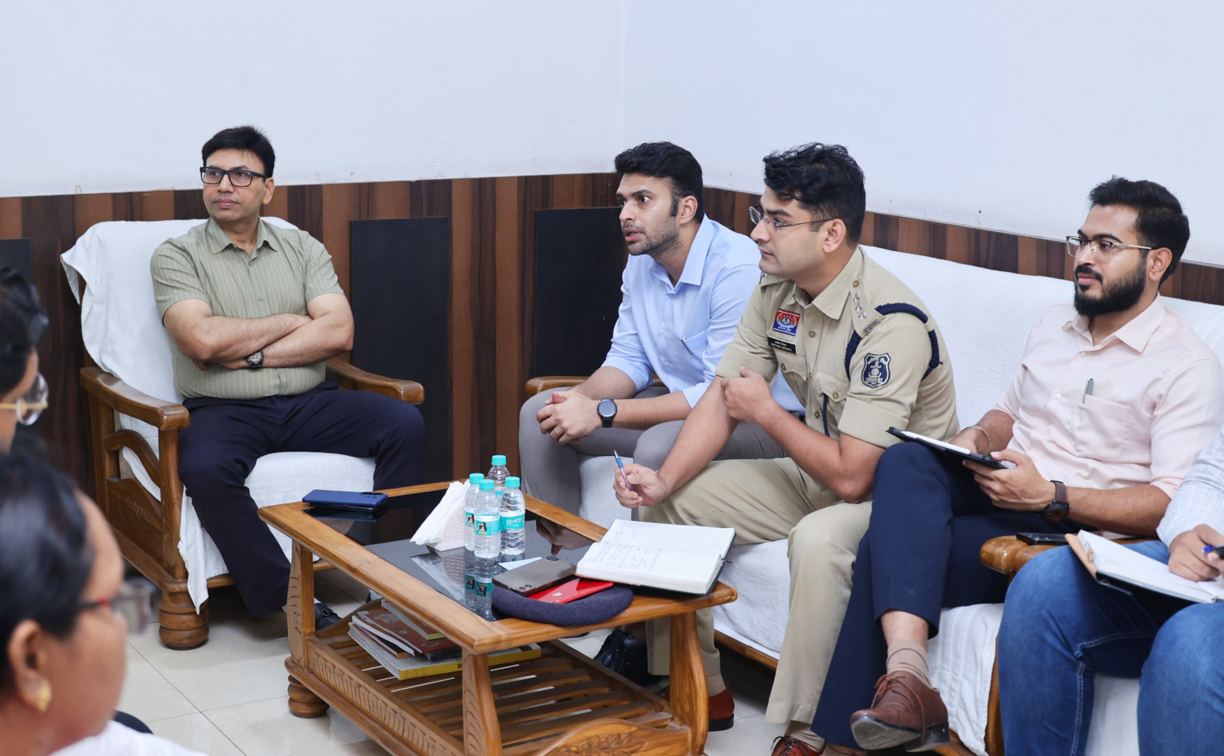रायगढ़ प्रशासन पूरी तरह अलर्ट: बाढ़, जलभराव और प्राकृतिक आपदाओं से निपटने कलेक्टर-एसएसपी ने तैयारियों की कसी कमान
