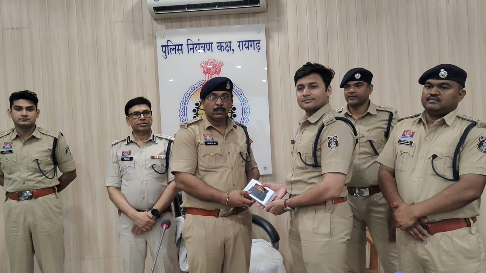 तकनीक से बदलेगी पुलिस विवेचना की तस्वीर: नवीन कानूनों के प्रभावी क्रियान्वयन के लिए रायगढ़ पुलिस ने विवेचकों को दिए 105 स्मार्ट मोबाइल डेटा टर्मिनल