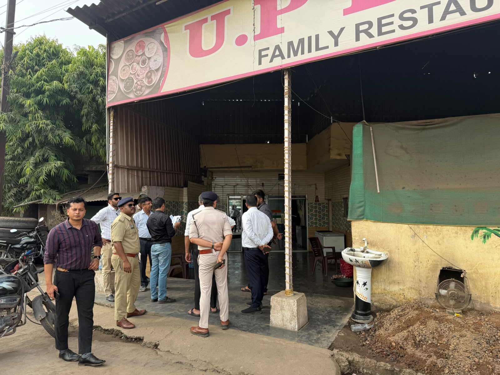 रायगढ़ में सड़क सुरक्षा पर जिला प्रशासन का बड़ा एक्शन: 41 से अधिक वाहनों पर 41 हजार का जुर्माना, राजमार्गों से हटाए गए अतिक्रमण