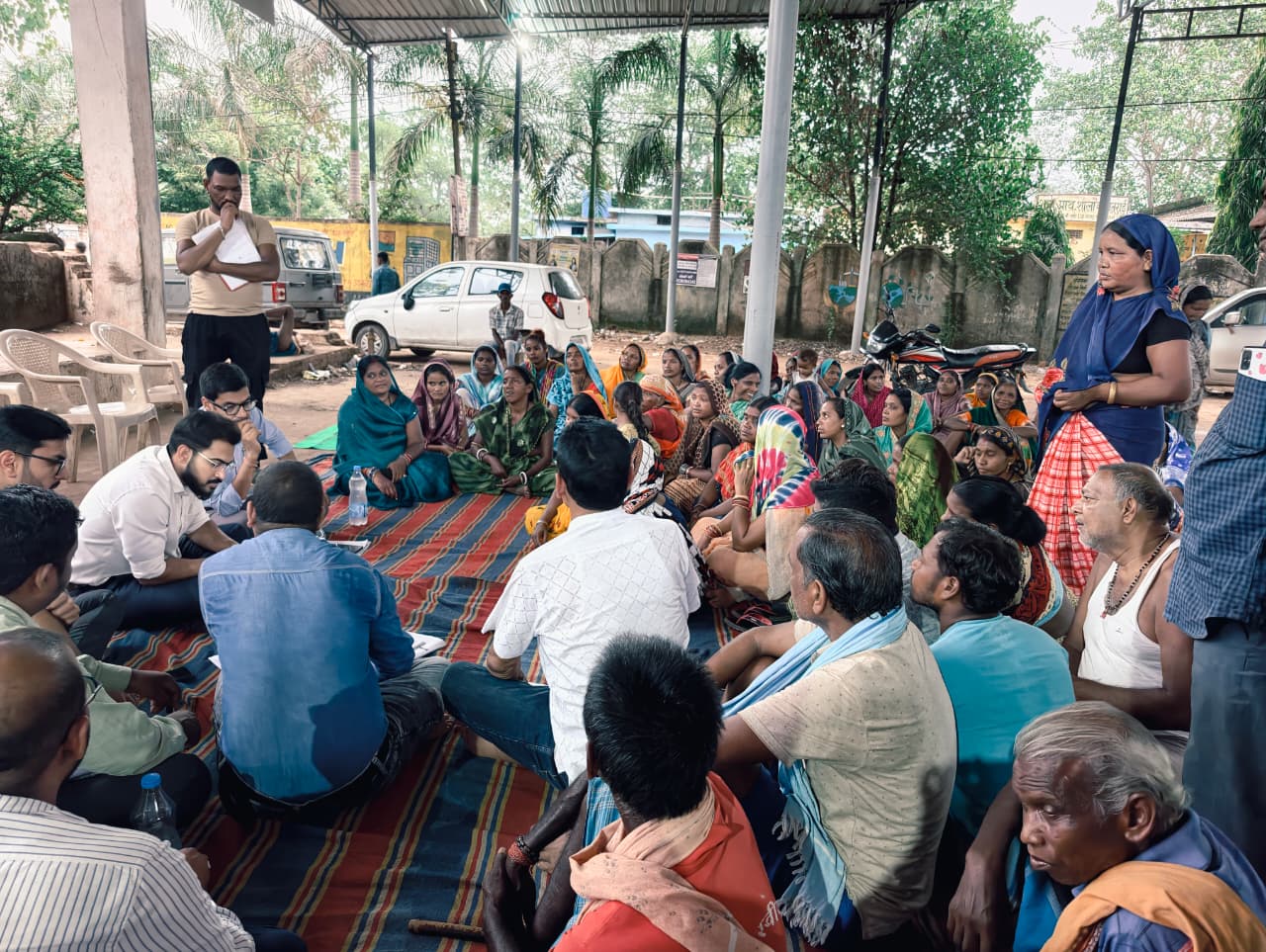 'मकान शुरू करें, समय पर पूरा करें'&mdash;कोड़ातराई में जिला पंचायत सीईओ का सख्त संदेश, घर-घर निरीक्षण कर निर्माण में देरी के कारण पूछे, लाभार्थियों और पंचायत अमले को तय समय-सीमा का सख्ती से पालन कराने के निर्देश