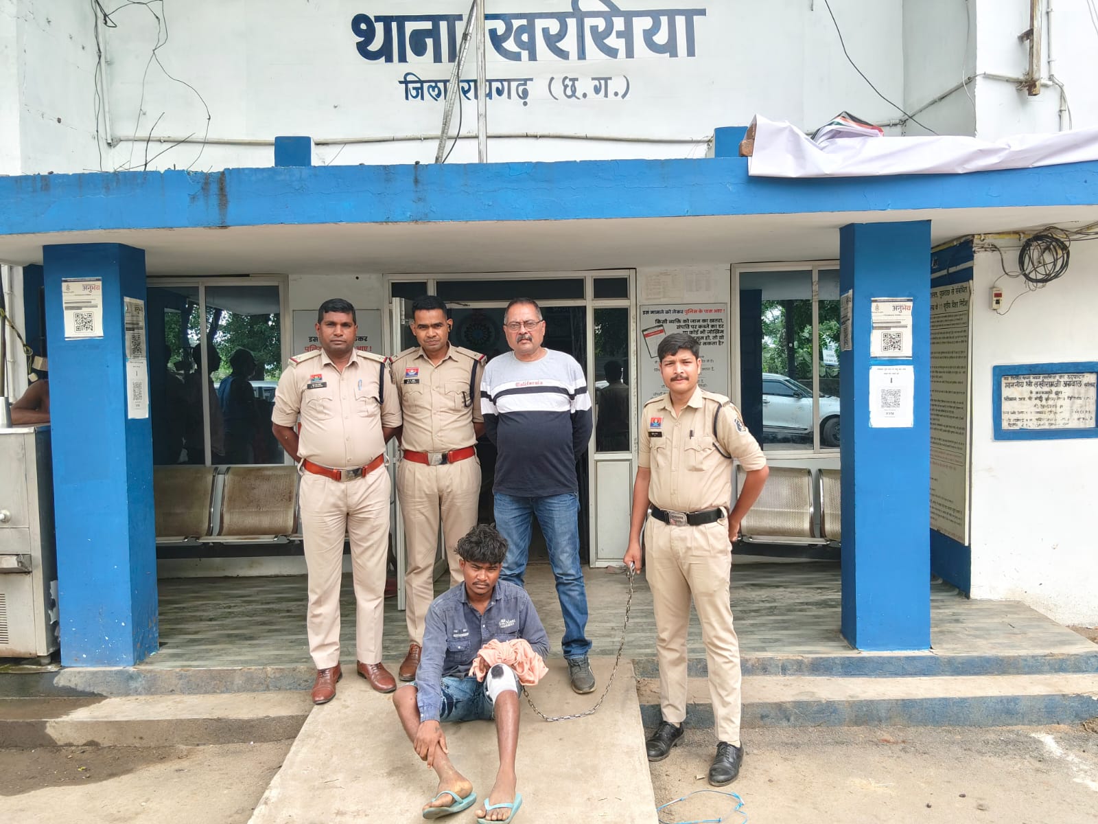 24 घंटे में शिकंजा: युवती से दुष्कर्म के आरोपी को रायगढ़ पुलिस ने दबोचा, वारदात में इस्तेमाल बाइक समेत सामान जब्त, जेल भेजा