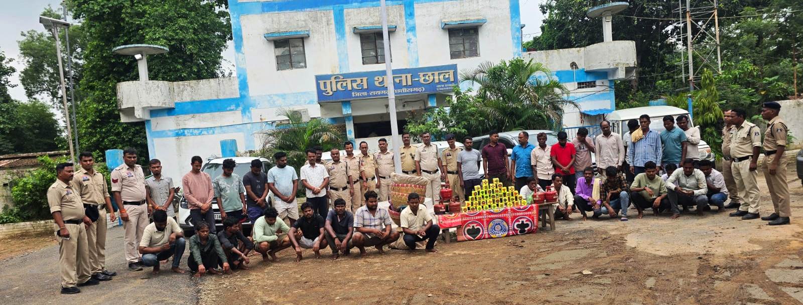 ऑपरेशन अंकुश के तहत छाल पुलिस की कार्रवाई, करीब 90 लाख रुपये की 7 कारें, नकदी और जुआ सामग्री जब्त