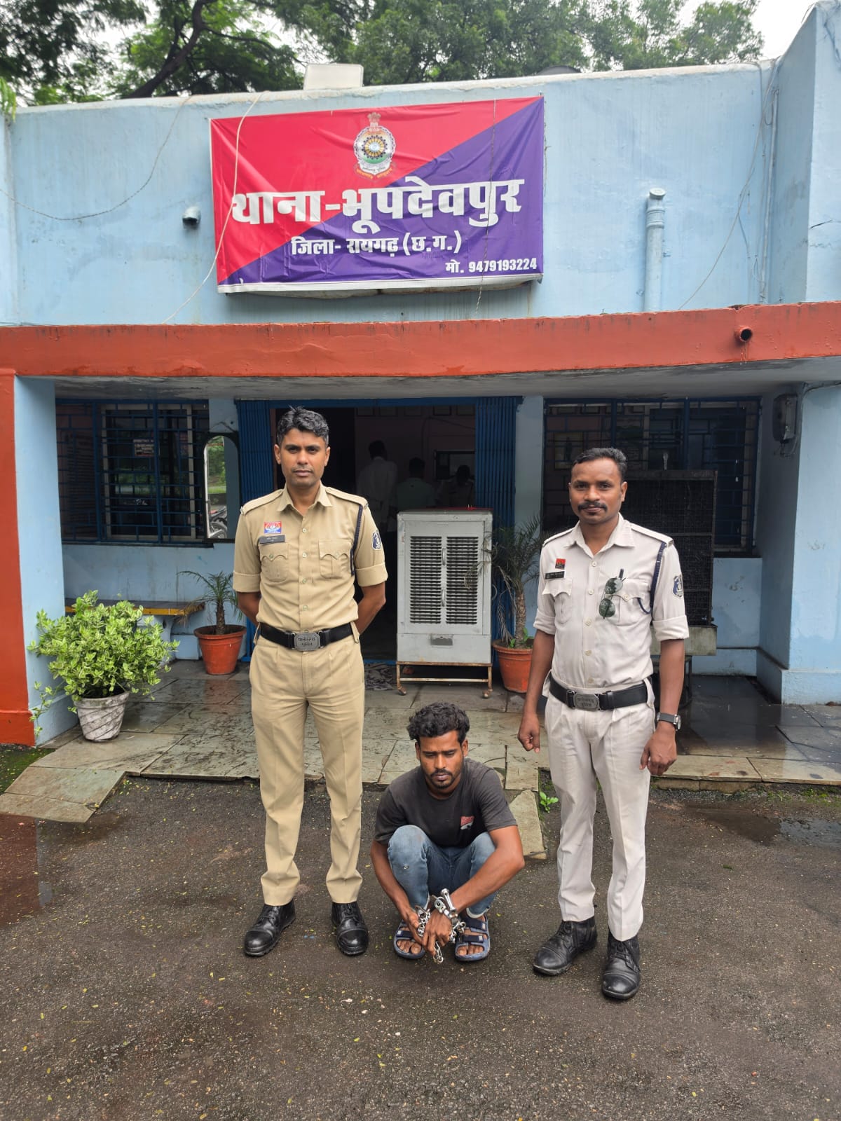 शादी का झांसा देकर नाबालिग से दुष्कर्म करने वाला आरोपी गिरफ्तार, 'अभियान संवेदना' के तहत रायगढ़ पुलिस की ताबड़तोड़ कार्रवाई; वारदात में प्रयुक्त बाइक भी जब्त