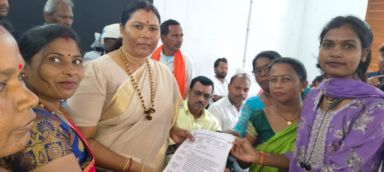 लंबे समय से लंबित मांगों को लेकर आंगनबाड़ी सहायिकाओं ने विधायक गोमती साय से की मुलाकात, शासन तक आवाज पहुंचाने का किया आग्रह