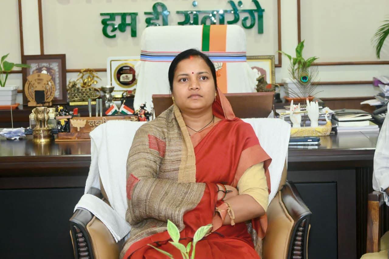 मन की बात' से विकसित भारत का संकल्प हुआ और मजबूत: प्रधानमंत्री के प्रेरक संदेशों का मंत्री श्रीमती लक्ष्मी राजवाड़े ने किया श्रवण