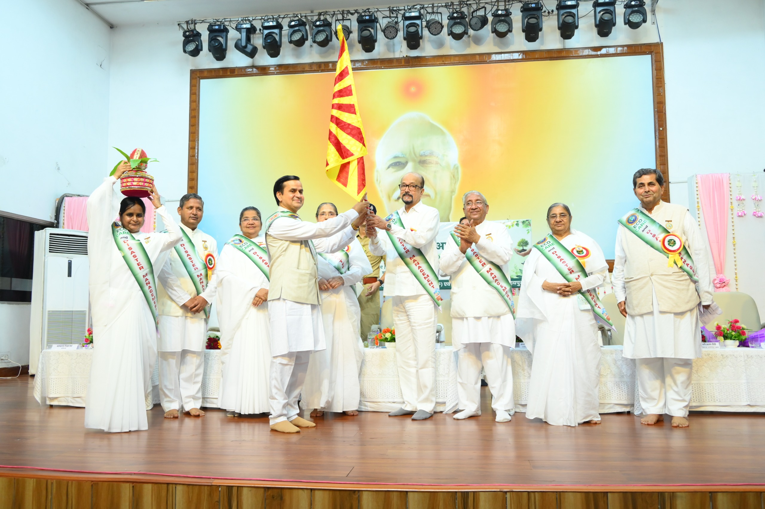 प्रकृति के साथ संतुलन और जल संरक्षण भविष्य की सुरक्षा के लिए आवश्यक &ndash; राज्यपाल श्री डेका ,राज्यपाल ने पर्यावरण संरक्षण एवं आपदा प्रबंधन&rsquo;अभियान का किया शुभारंभ