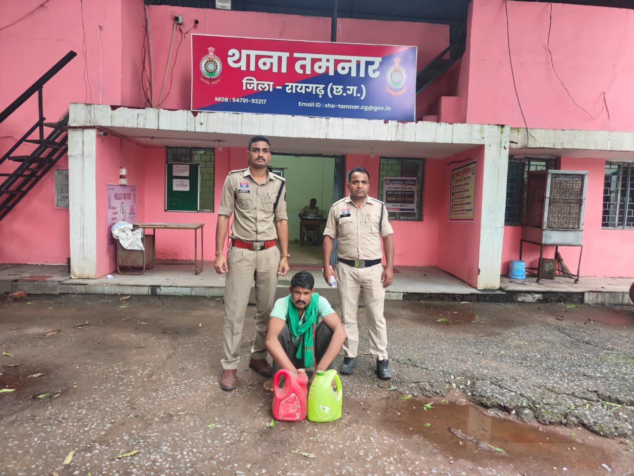 ऑपरेशन आघात का तमनार में बड़ा प्रहार: ढोलनारा में 10 लीटर महुआ शराब के साथ तस्कर गिरफ्तार, आबकारी एक्ट के तहत भेजा गया जेल