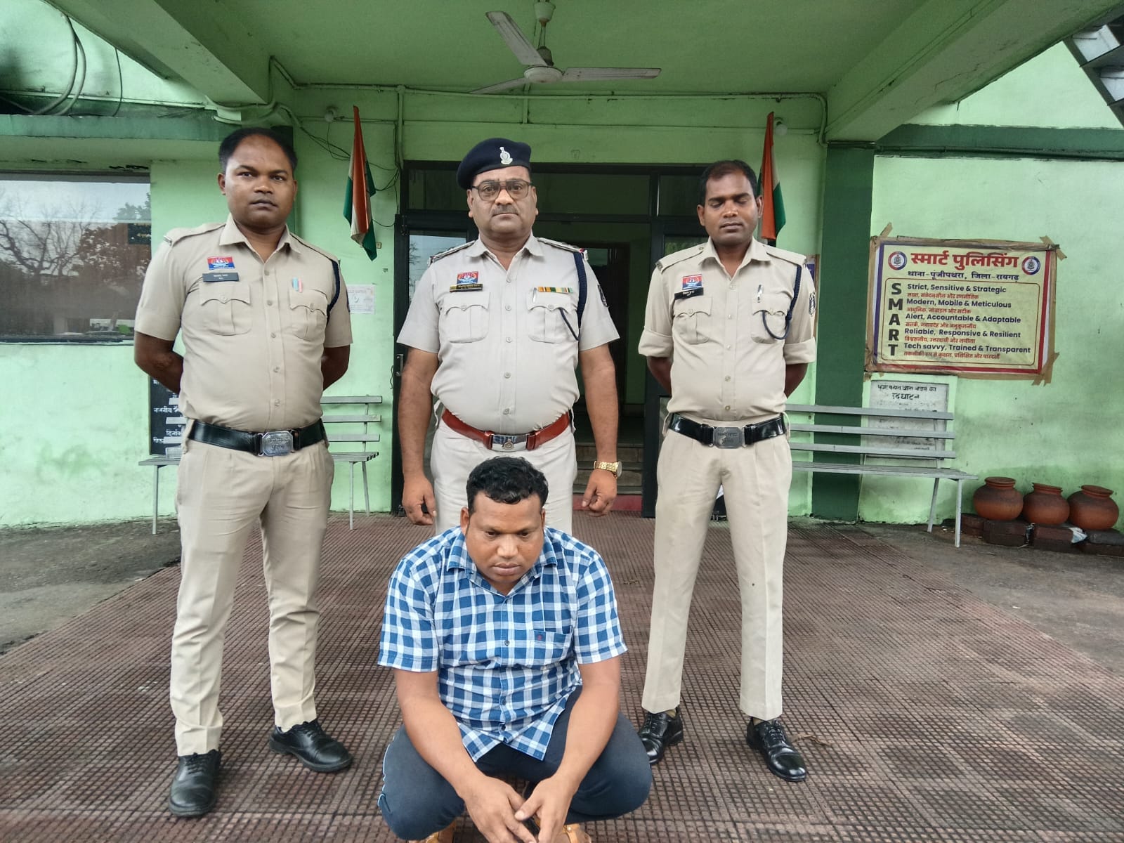 ऑपरेशन क्लीन हंट का बड़ा असर: महीनों से फरार गांजा तस्कर चन्द्रमणी यादव गिरफ्तार, तस्करी में इस्तेमाल i20 कार भी जब्त