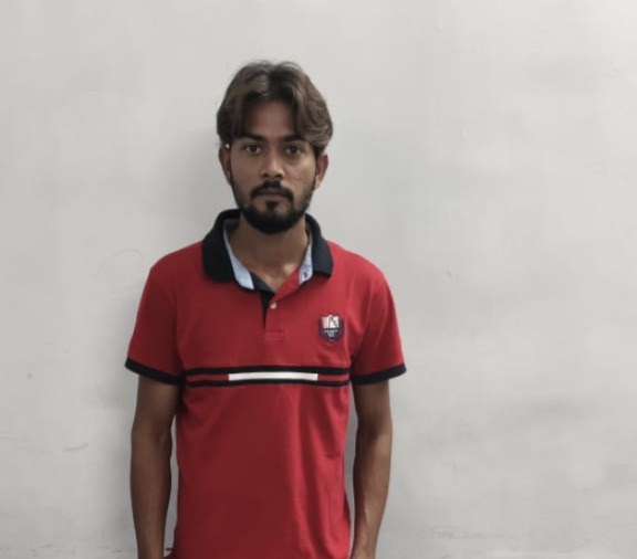 शराब के लिए पैसे मांगकर गैरेज संचालक पर जानलेवा हमला करने वाला फरार आरोपी गिरफ्तार, &lsquo;ऑपरेशन क्लीन हंट&rsquo; के तहत खरसिया पुलिस की बड़ी कार्रवाई