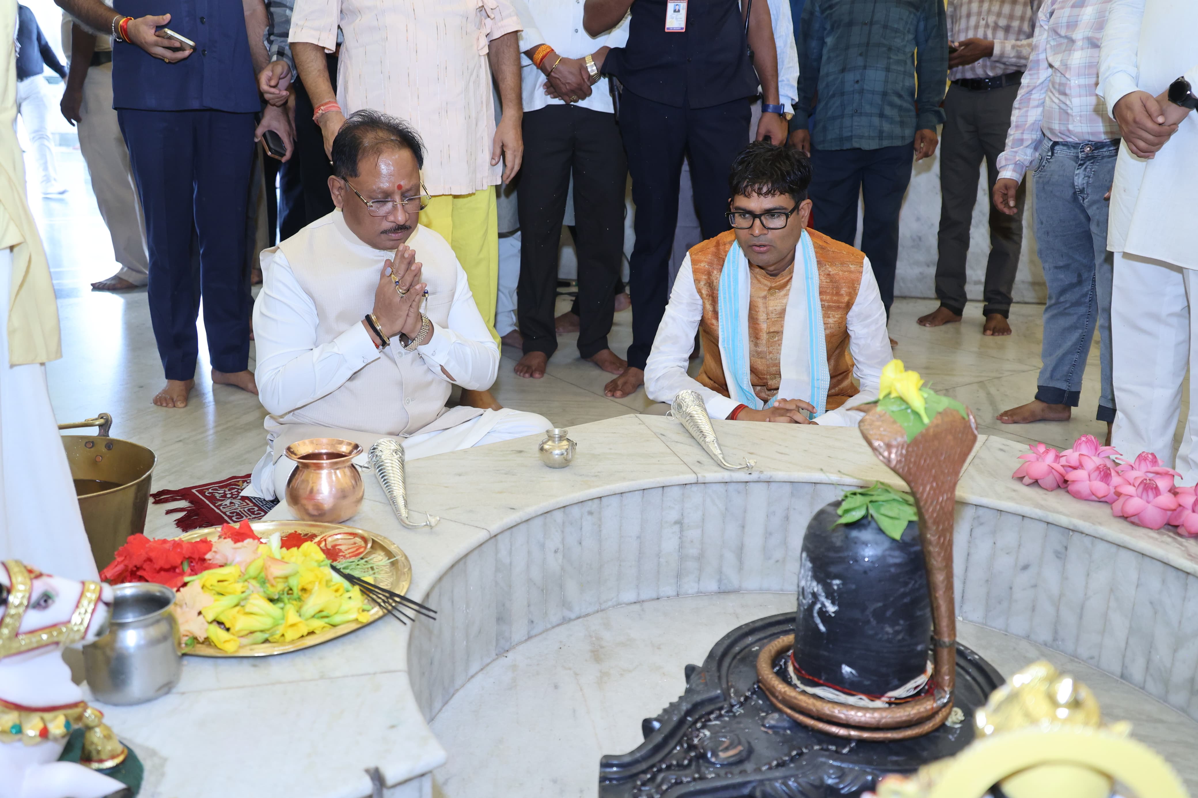 सावन की पूर्व संध्या पर कैलाशपति धाम पहुंचे मुख्यमंत्री विष्णु देव साय, भगवान मनकामेश्वर महादेव का किया जलाभिषेक, प्रदेश की सुख-समृद्धि, शांति और खुशहाली की मांगी कामना