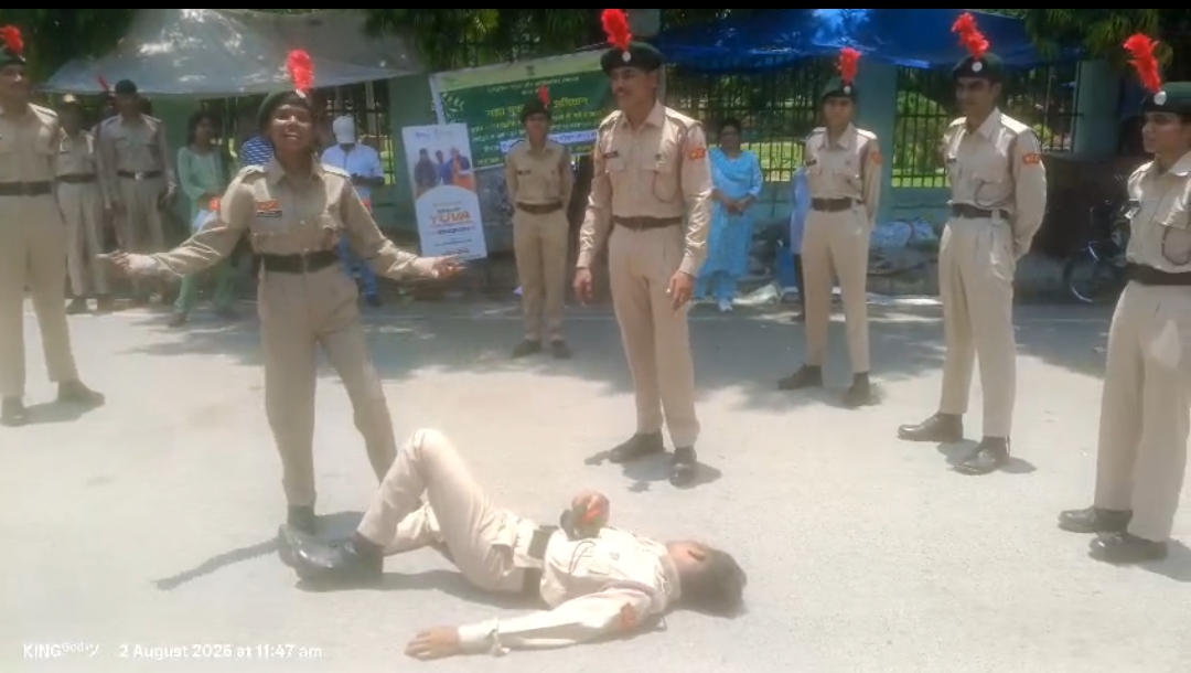 एनसीसी कैडेट्स का नशे के खिलाफ बिगुल: सड़कों पर नुक्कड़ नाटक, 150 से अधिक युवाओं ने ली नशामुक्ति की शपथ