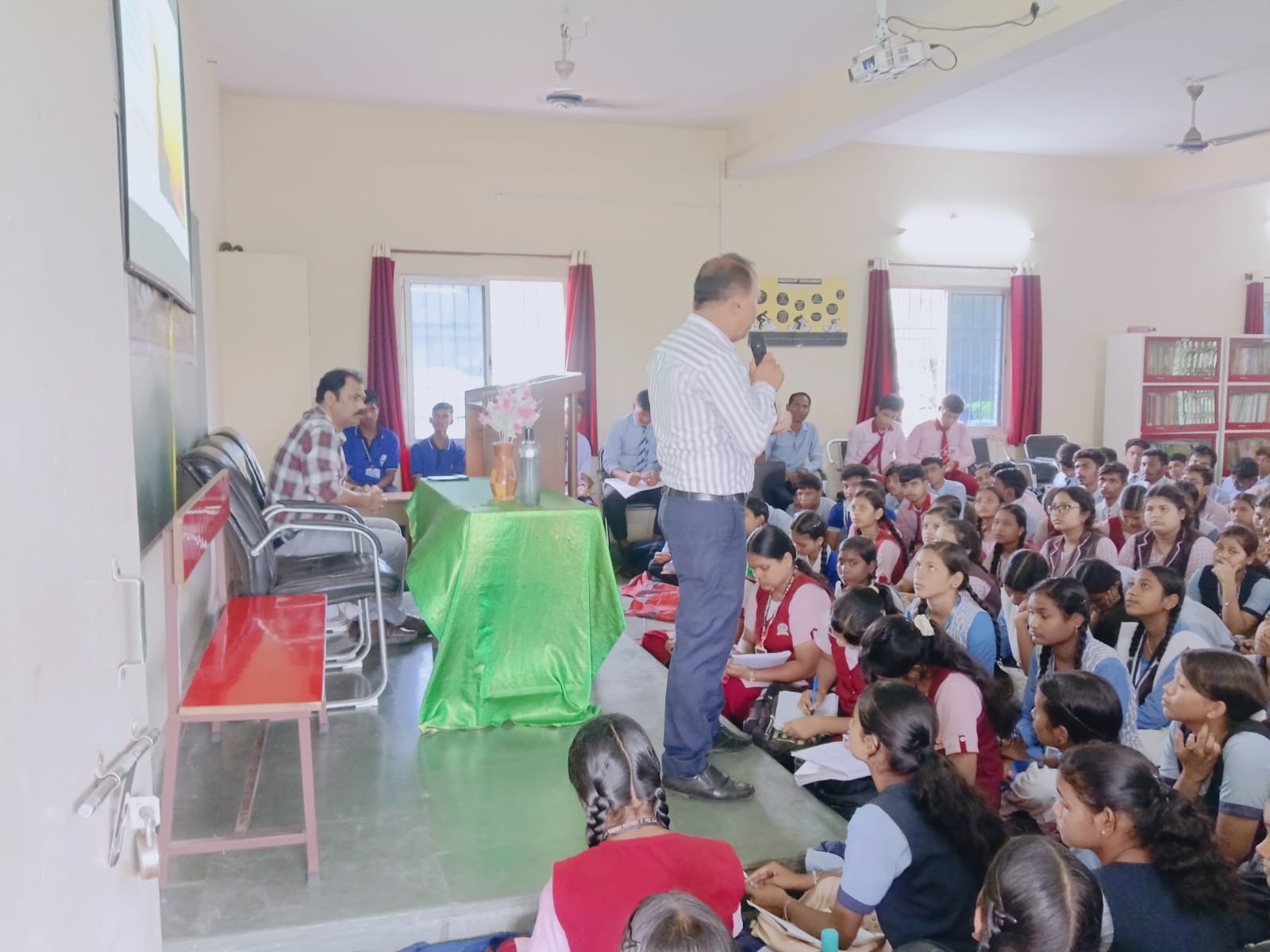 पुसौर में विद्यार्थियों के लिए आयोजित हुआ विशेष मार्गदर्शन कैंप, बोर्ड परीक्षा में बेहतर परिणाम के लिए बनी रणनीति , लक्ष्य निर्धारण और विषयवार तैयारी के दिए टिप्स
