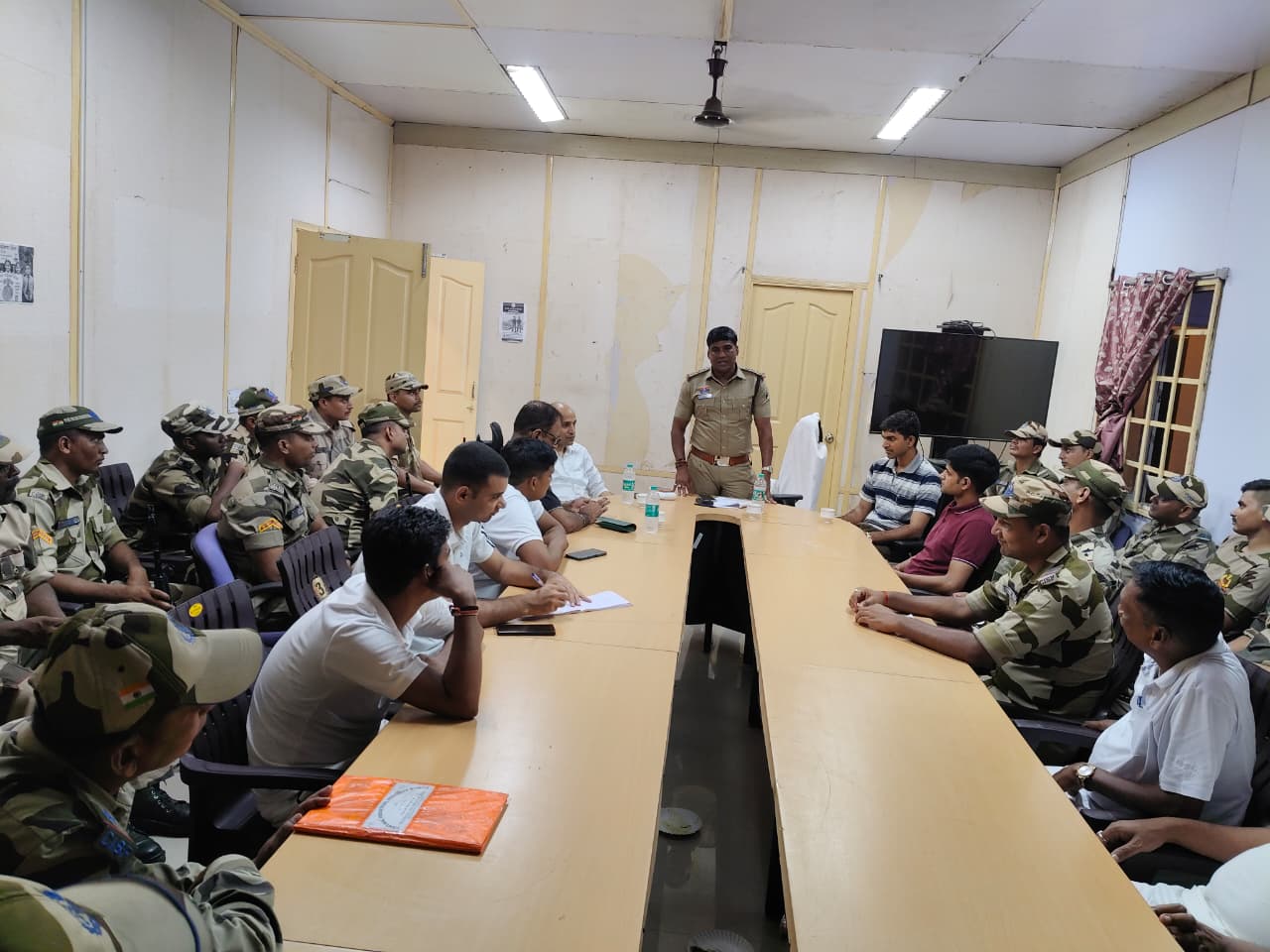 फर्जी KYC, डिजिटल अरेस्ट और AI वॉइस-वीडियो फ्रॉड से सावधान! CISF जवानों को साइबर ठगी के नए हथकंडों की दी गई जानकारी, घरघोड़ा पुलिस ने बताए बचाव के आसान और जरूरी उपाय