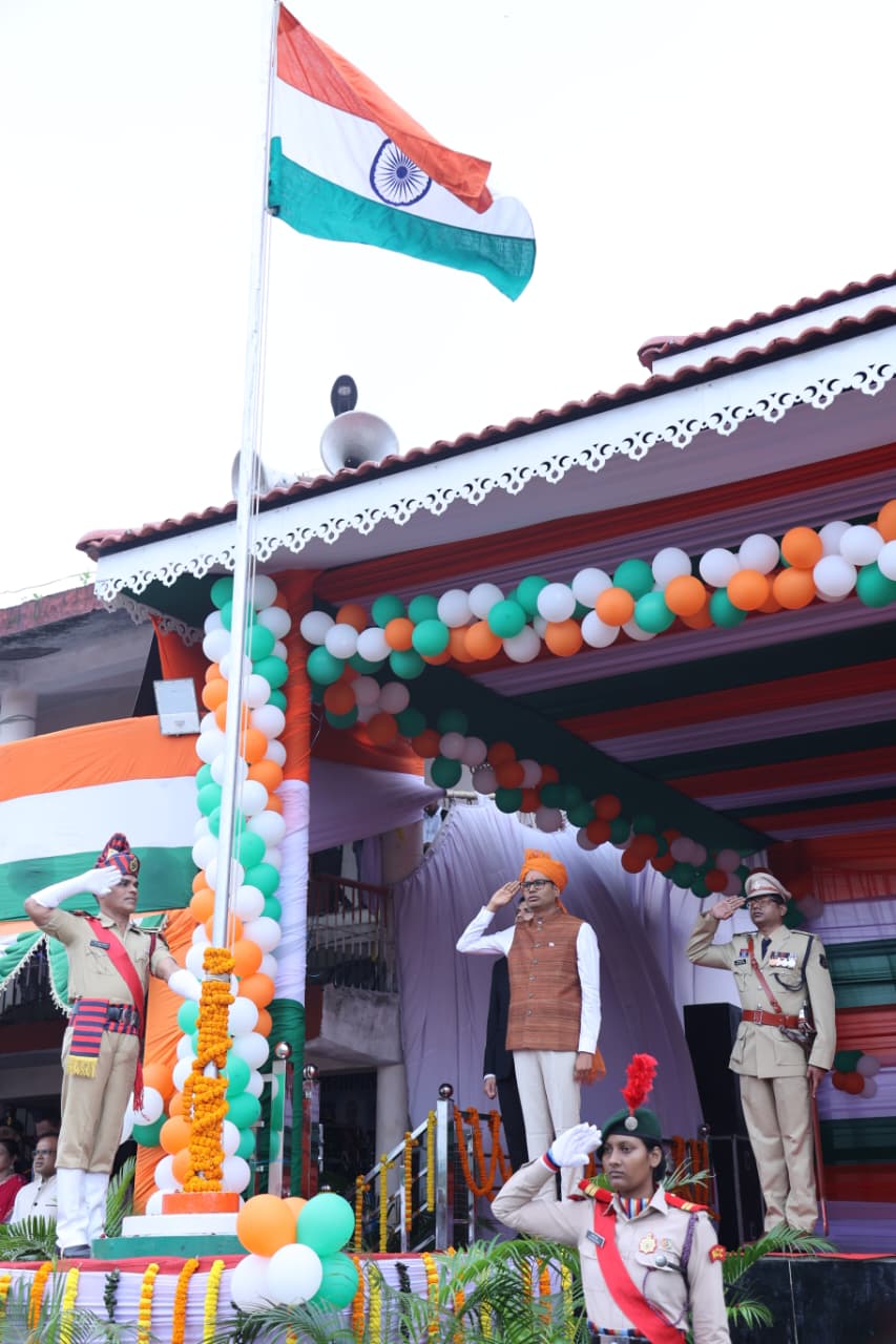 रायगढ़ में हर्षोल्लास से मना 80वां स्वतंत्रता दिवस, वित्त मंत्री ओ.पी. चौधरी ने किया ध्वजारोहण