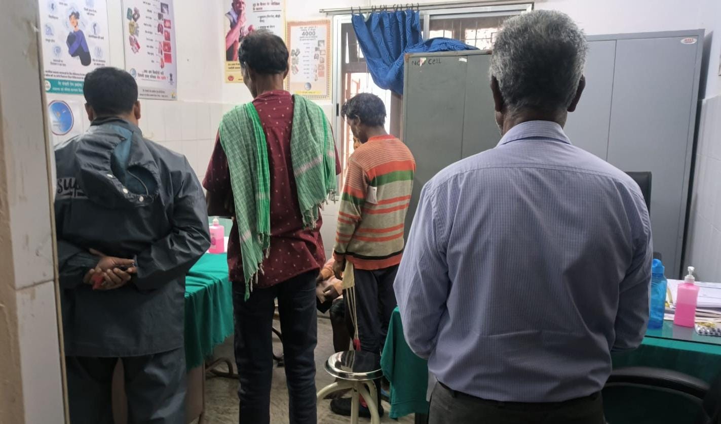 जिला अस्पताल में डॉक्टरों की ड्यूटी को लेकर वायरल दावे पर स्वास्थ्य विभाग का जवाब&mdash;सिविल सर्जन ने कहा, ओपीडी से लेकर इमरजेंसी और वार्ड तक सभी सेवाएं नियमित, चिकित्सक रोस्टर के मुताबिक ड्यूटी पर मौजूद