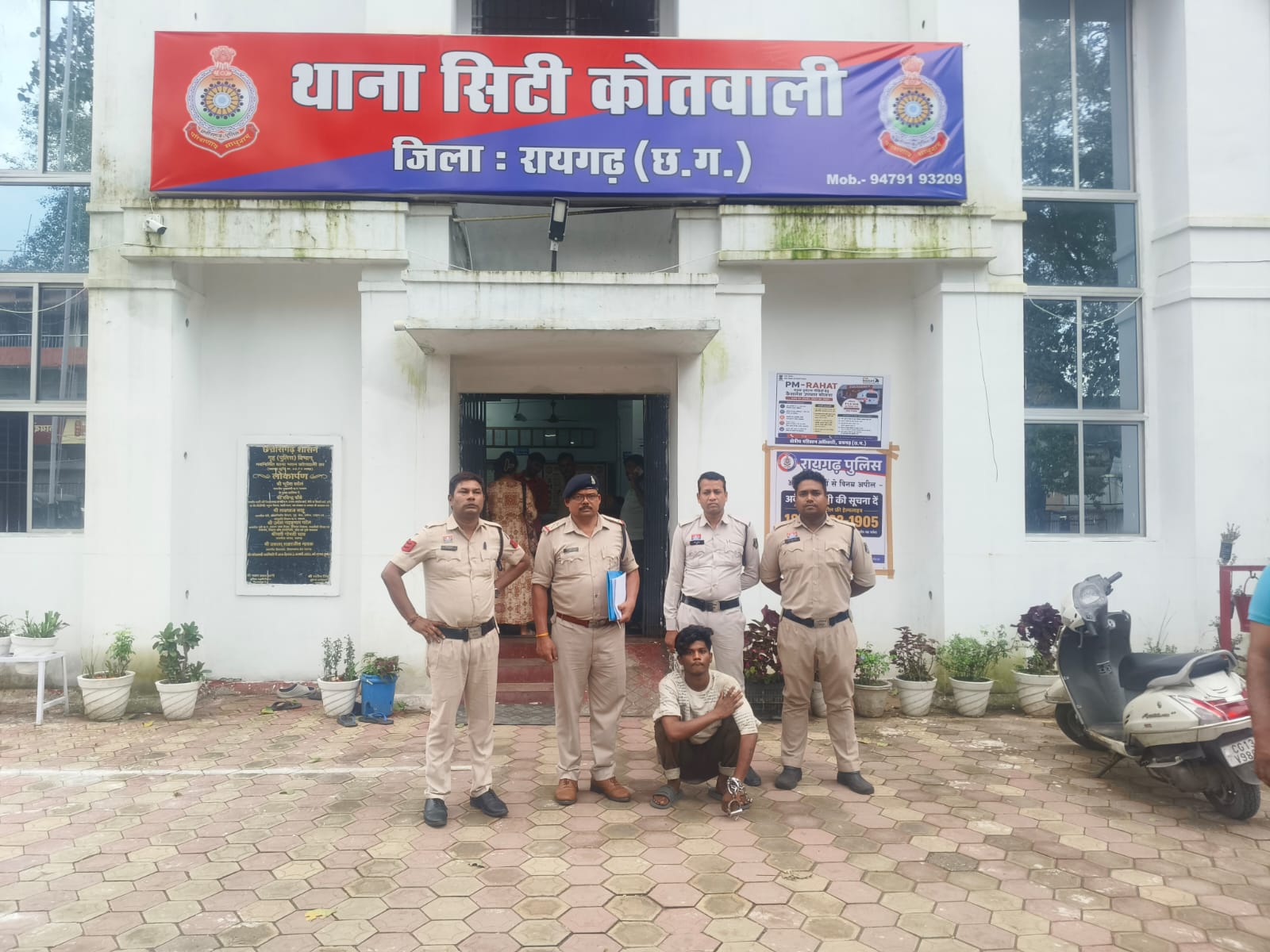 ऑपरेशन आघात में रायगढ़ पुलिस का बड़ा एक्शन, 48 घंटे में 18 किलो से ज्यादा गांजा और नशीली दवाएं जब्त, 7 आरोपी गिरफ्तार