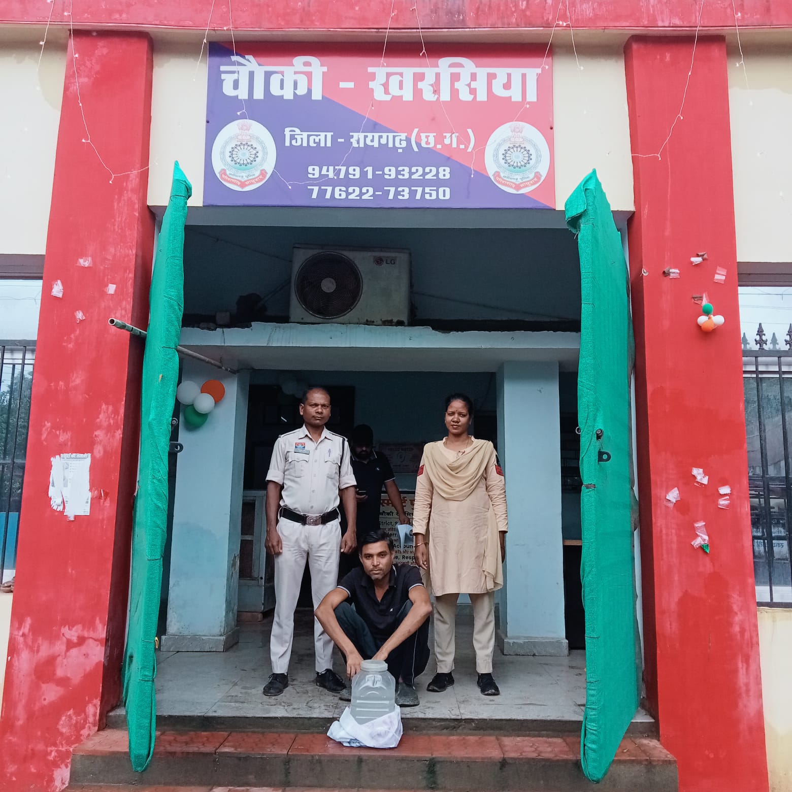 तेलीकोट में 8 लीटर महुआ शराब के साथ आरोपी गिरफ्तार, ऑपरेशन आघात के तहत खरसिया पुलिस की बड़ी कार्रवाई