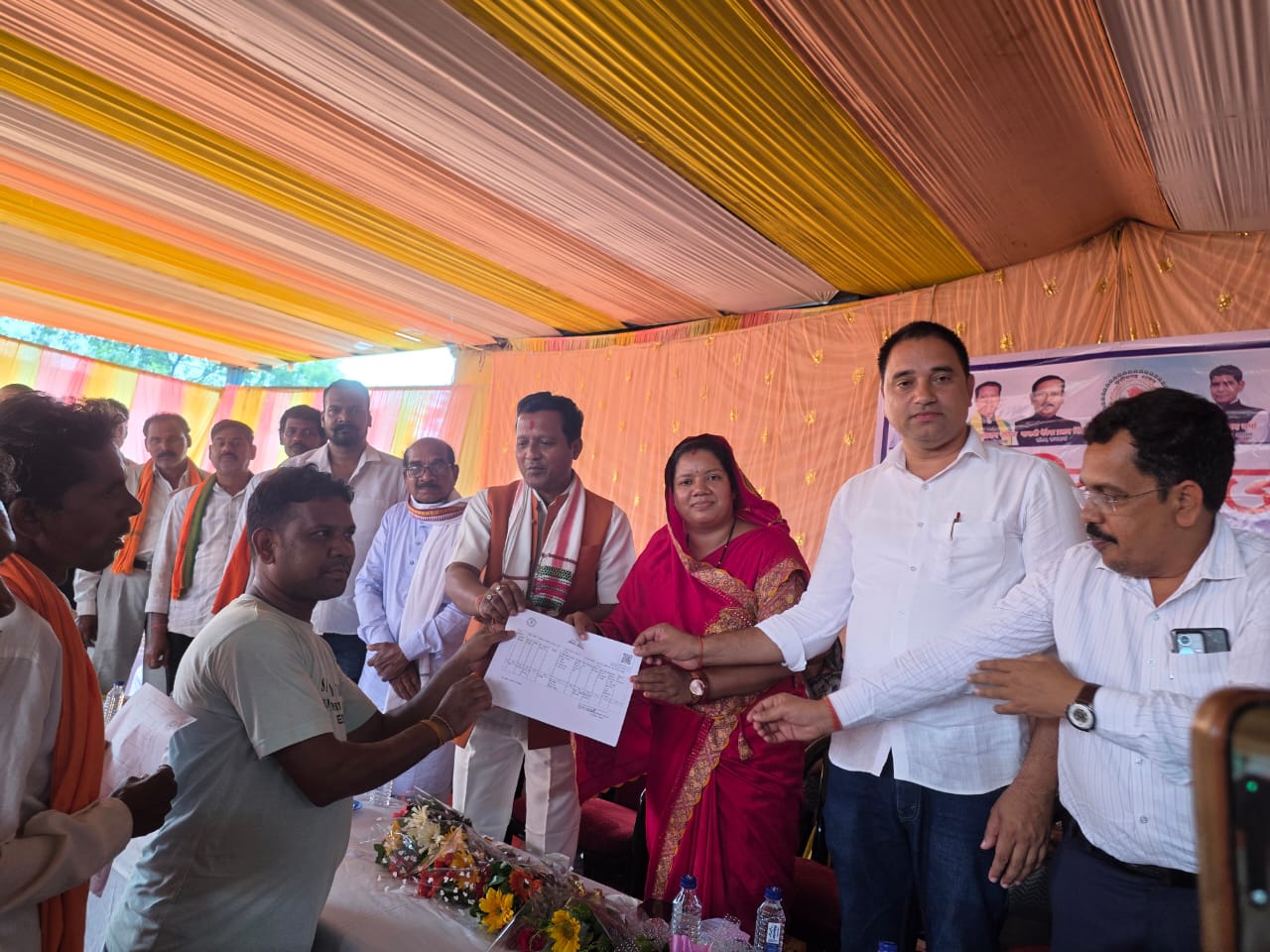 अब कागजों में दर्ज हुआ ग्रामीणों का आशियाना और मालिकाना हक, स्वामित्व योजना से रायगढ़ के हजारों परिवारों को मिली संपत्ति की मजबूत पहचान